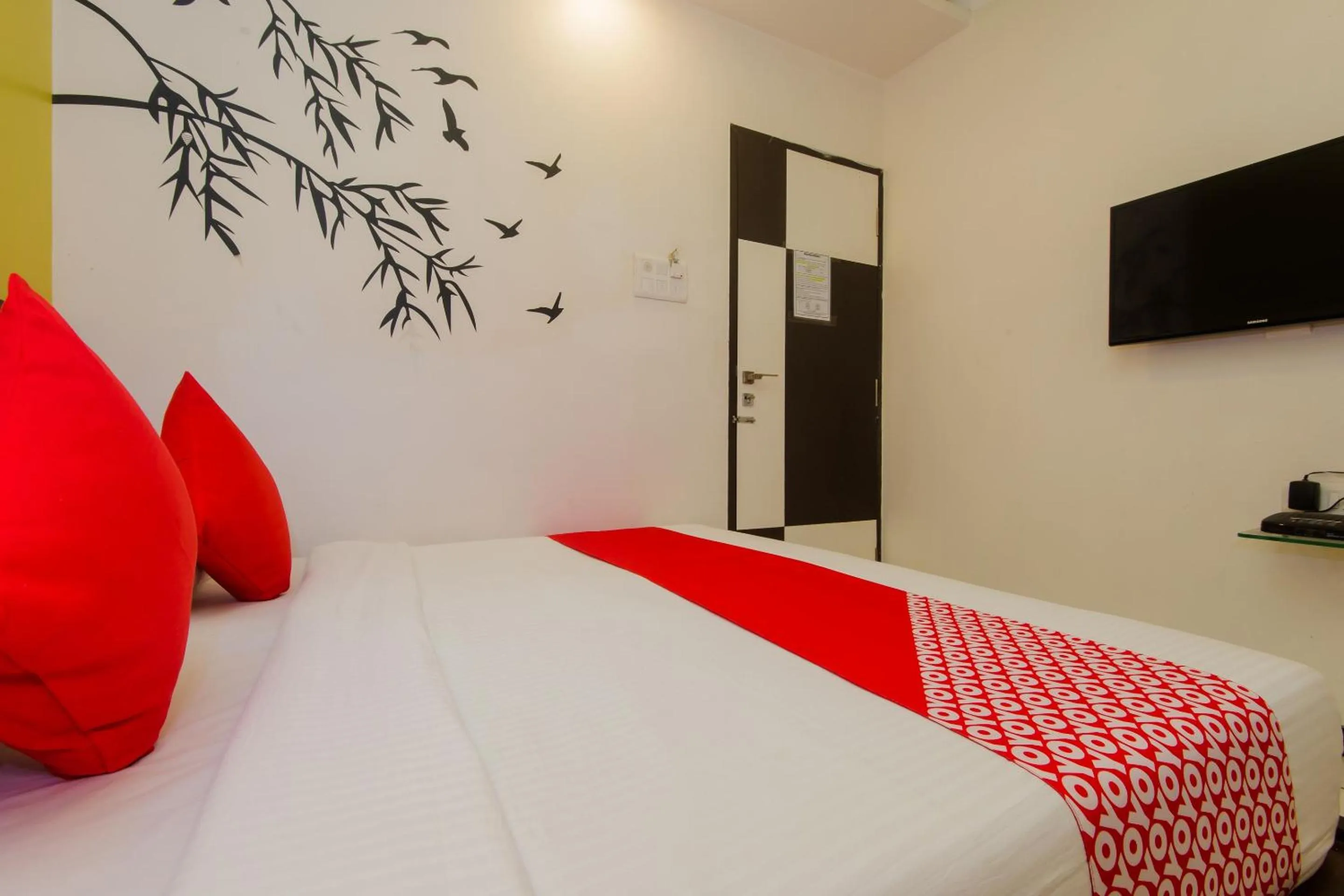 Bedroom, Bed in Hotel O Blue Pearl Residency Near Chhatrapati Shivaji International Airport