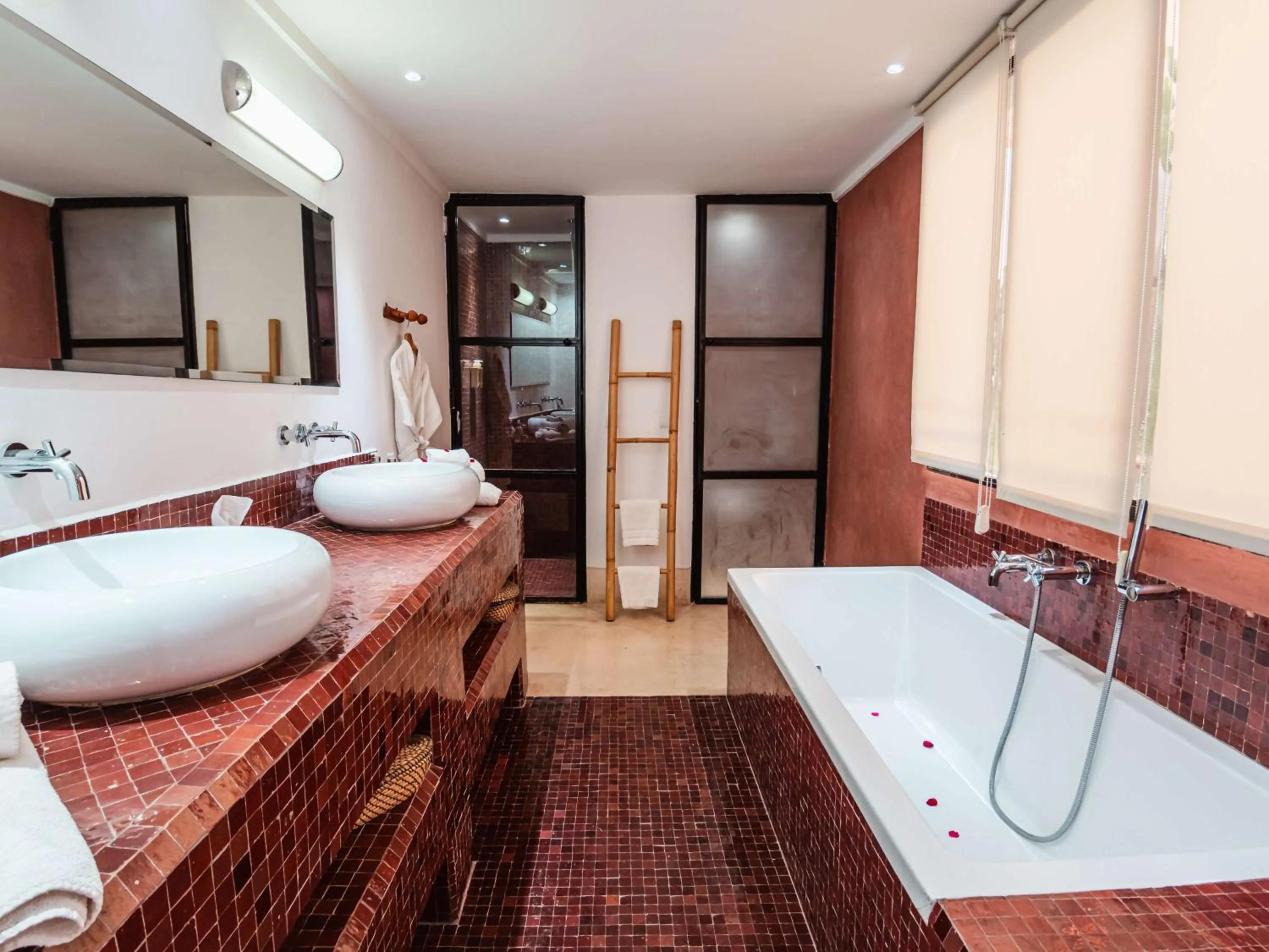 Bed in Riad la Source du Desert