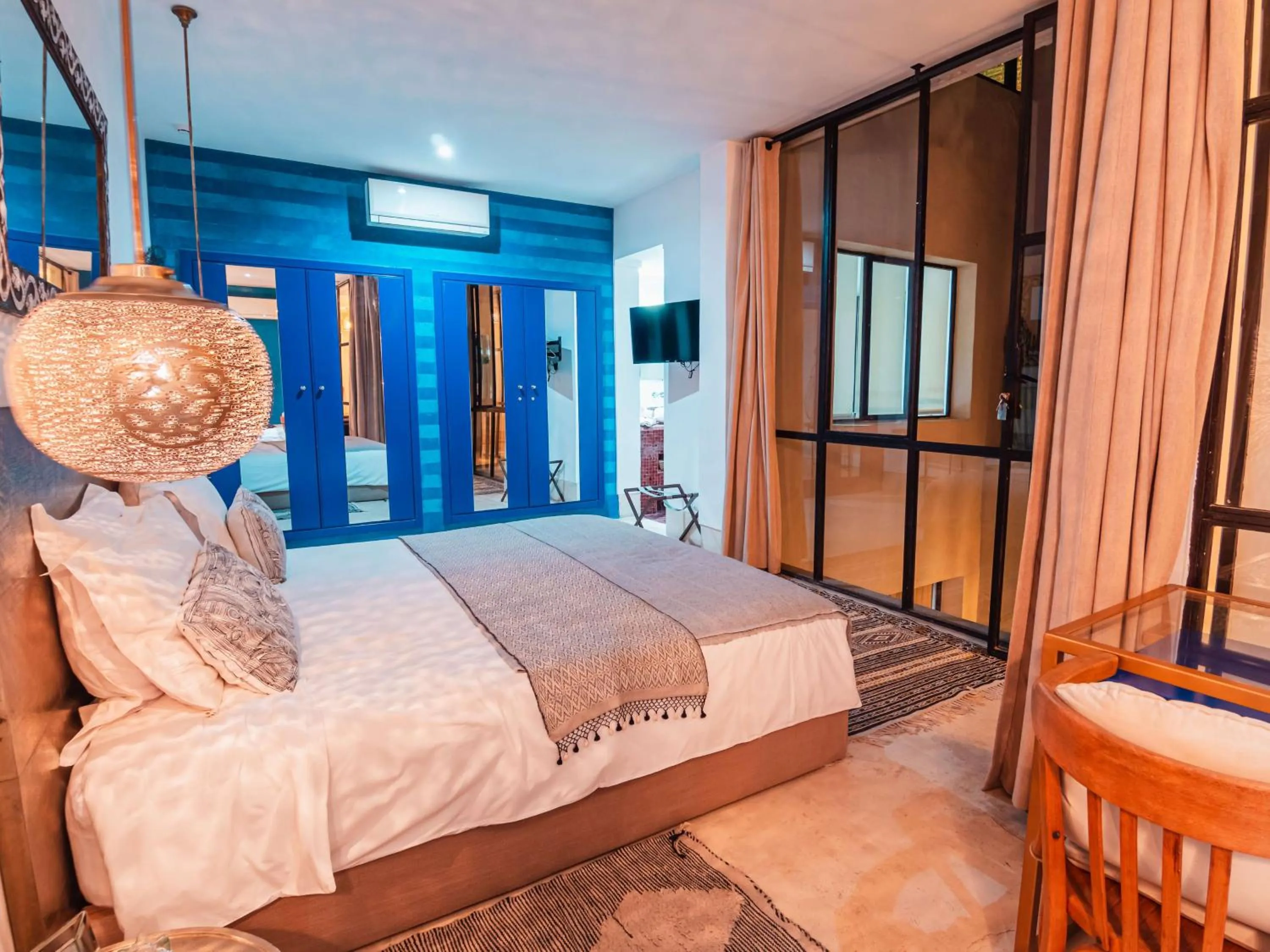 Bed in Riad la Source du Desert