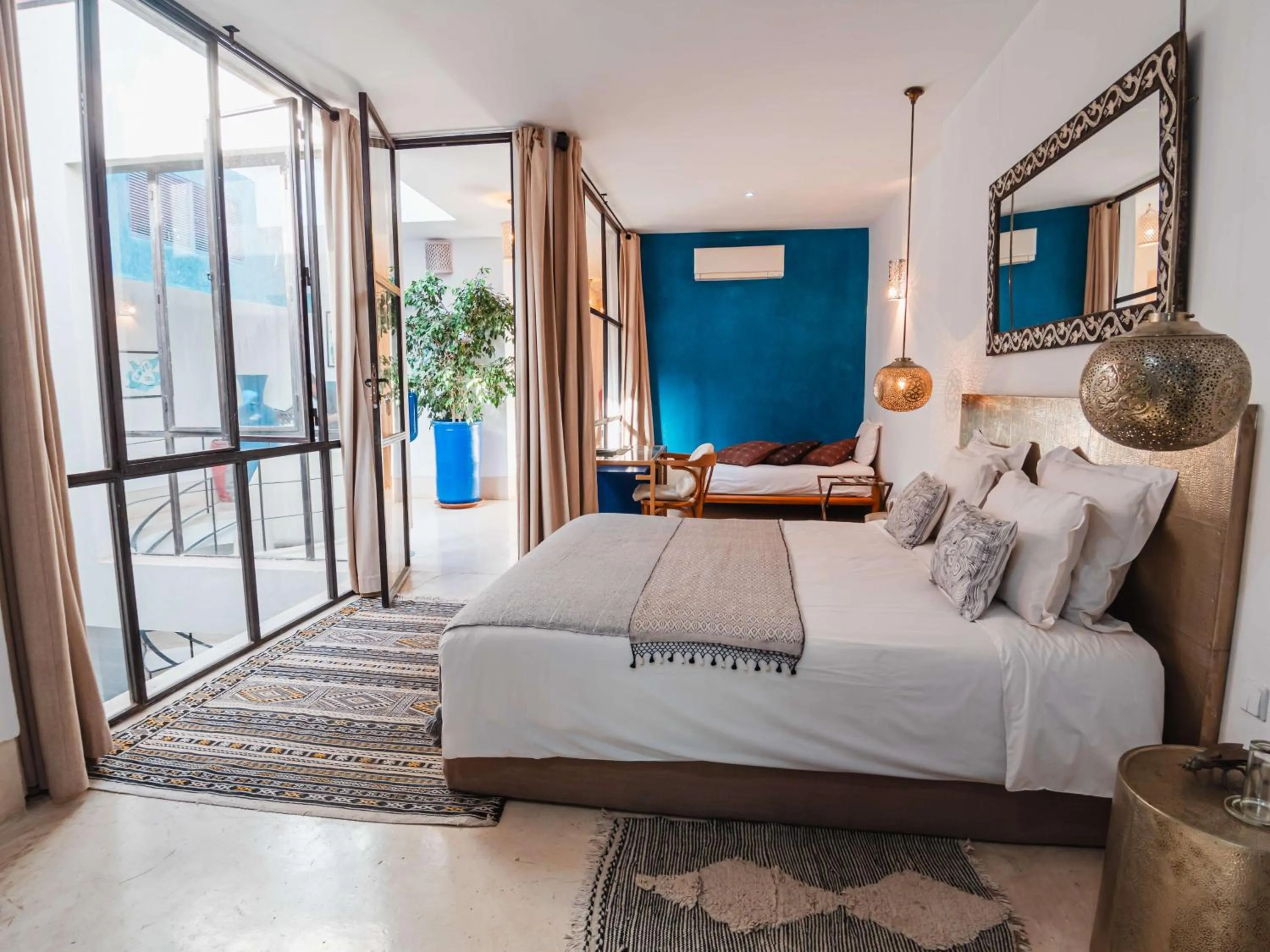 Bed in Riad la Source du Desert