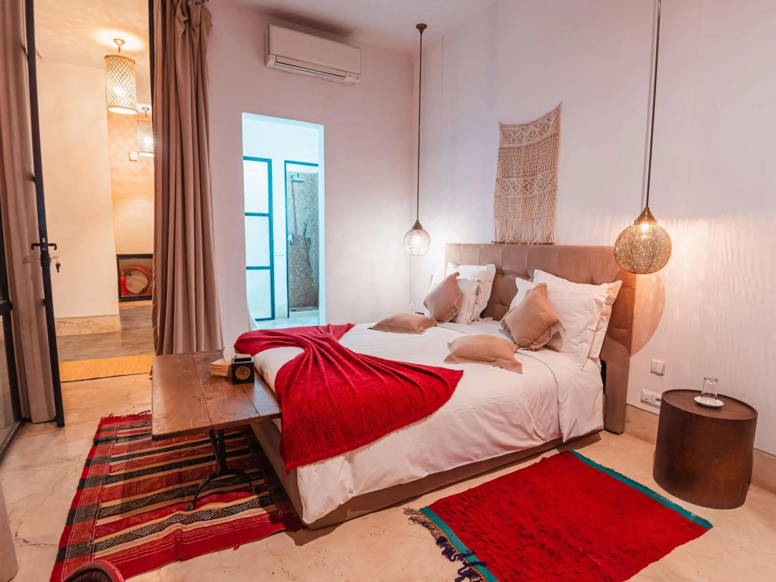 Bed in Riad la Source du Desert