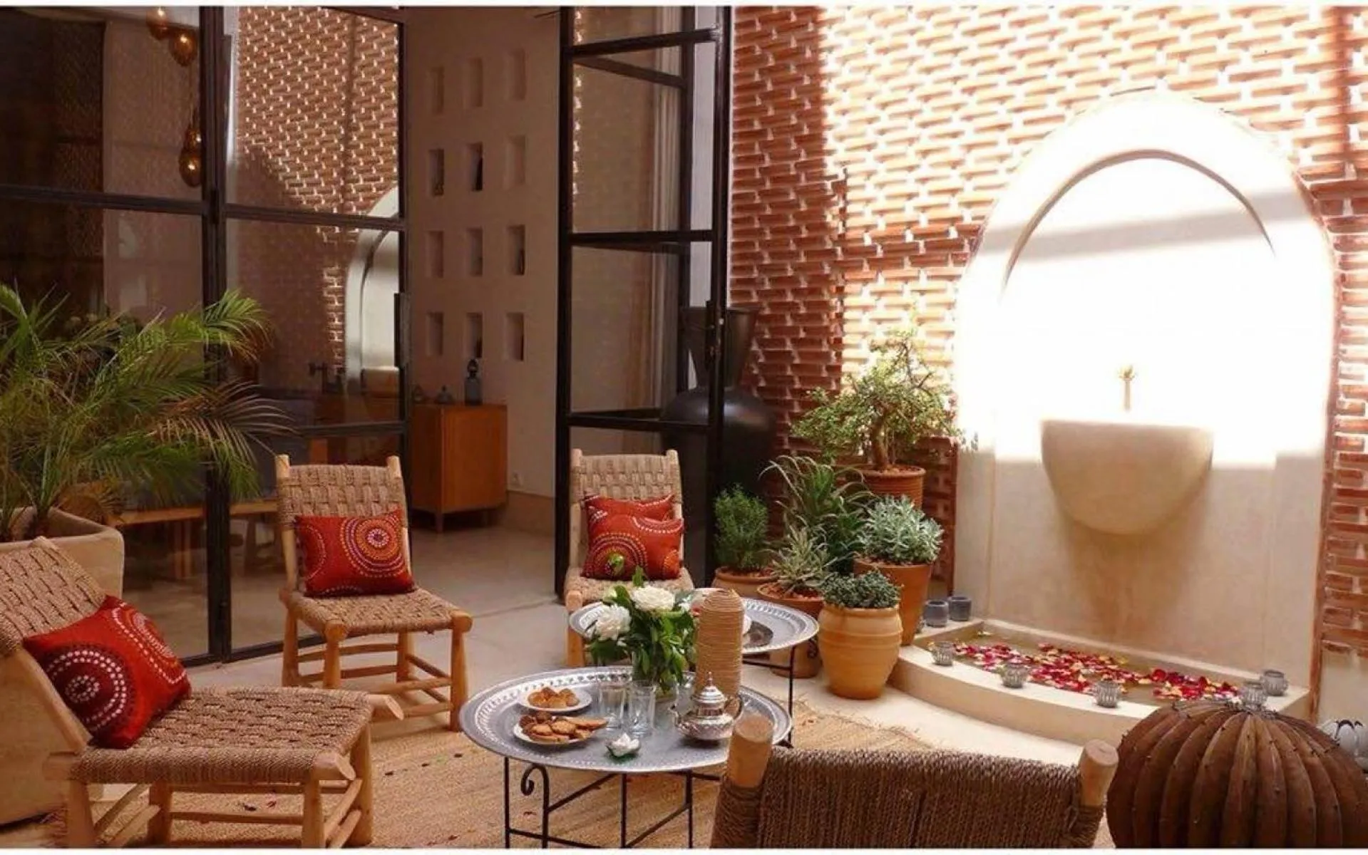 Patio in Riad la Source du Desert