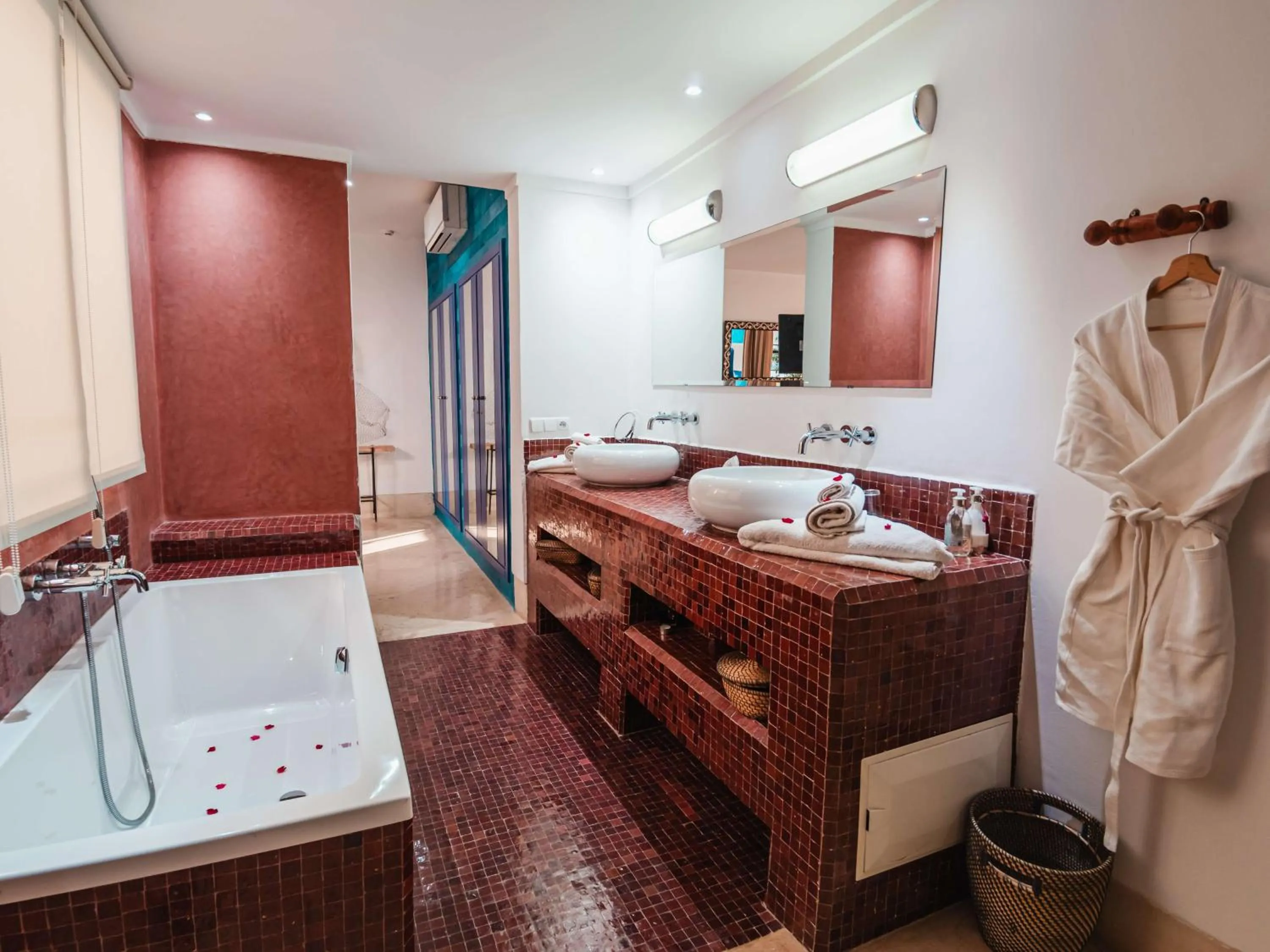 Bed in Riad la Source du Desert