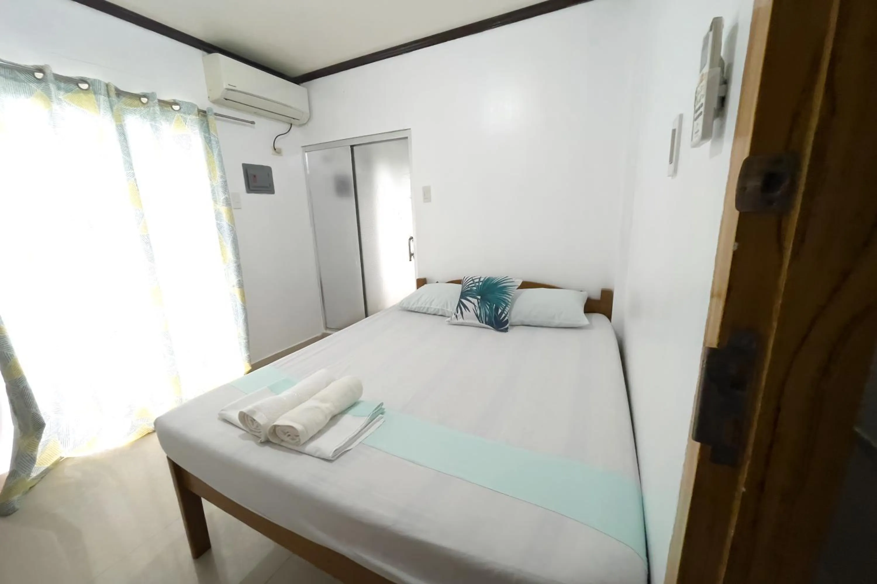 Bed in Catappa Lodge Puerto Galera