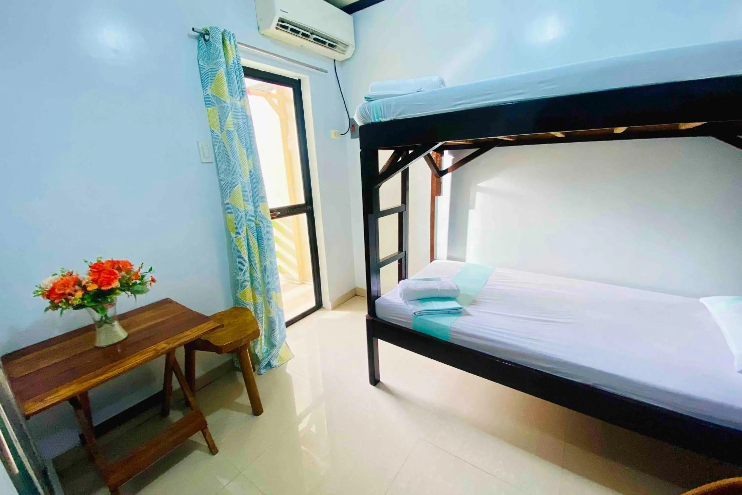 Bed in Catappa Lodge Puerto Galera