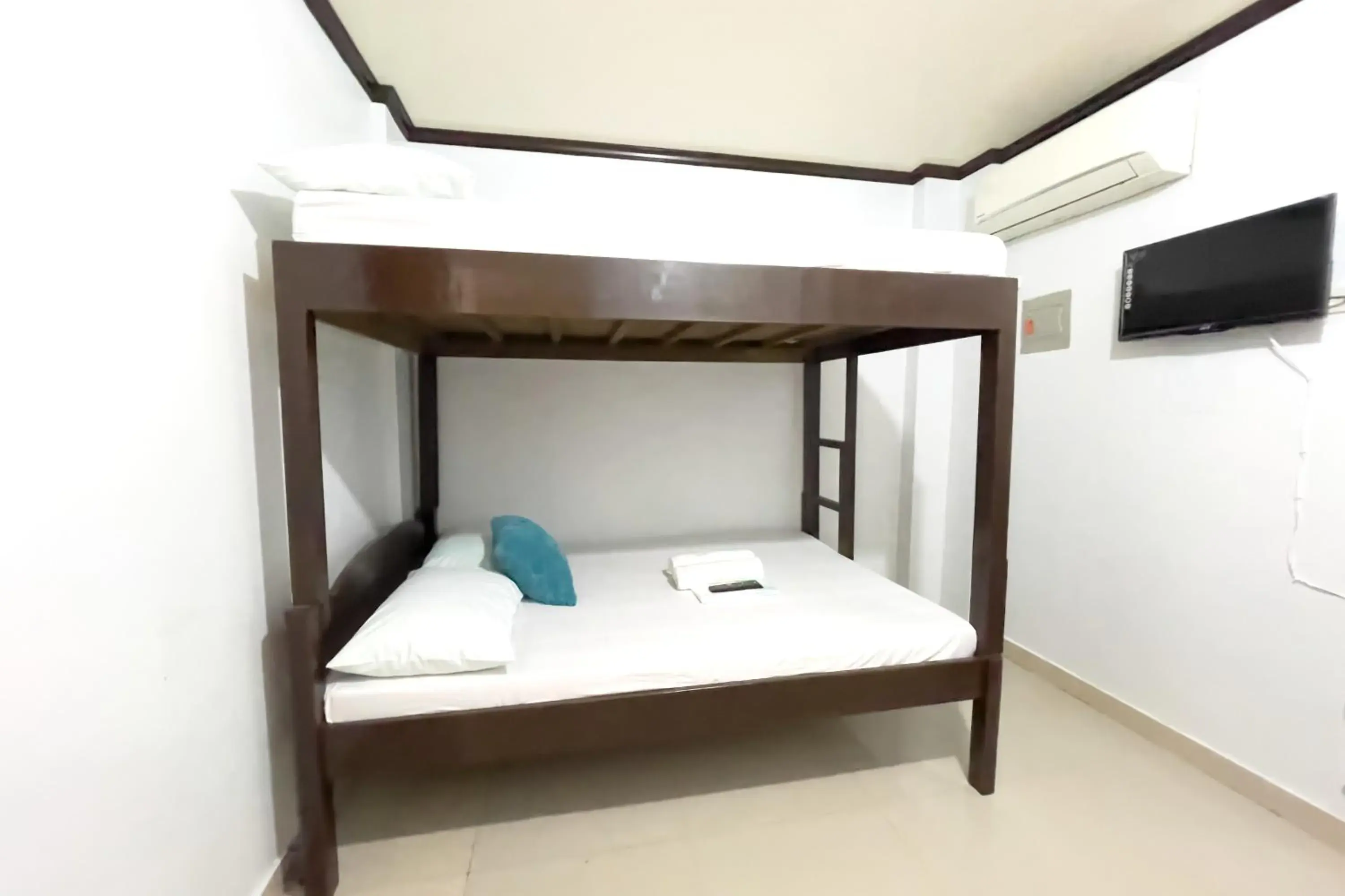 Quadruple Room in Catappa Lodge Puerto Galera Quadruple Room in Catappa Lodge Puerto Galera