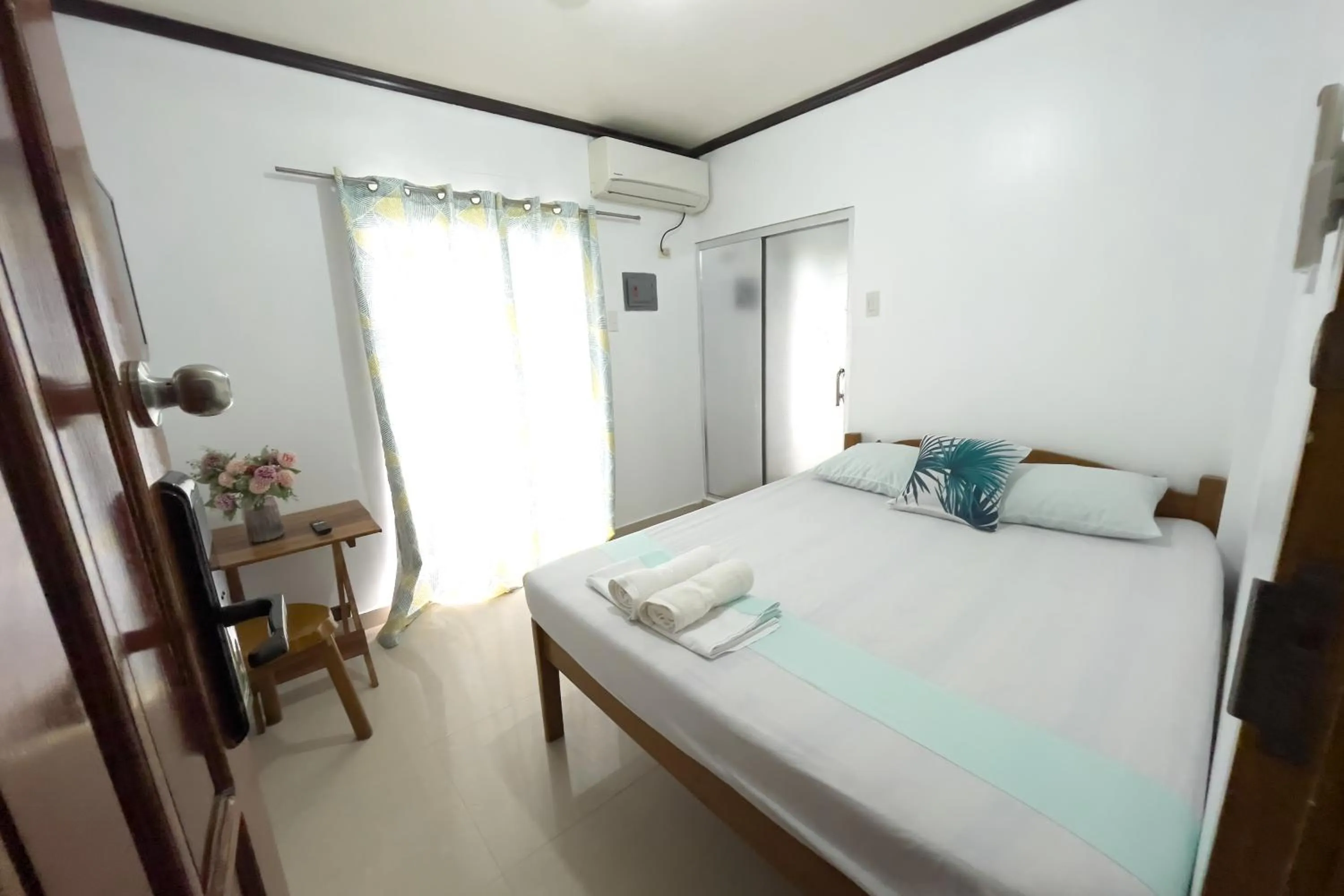 Bed in Catappa Lodge Puerto Galera