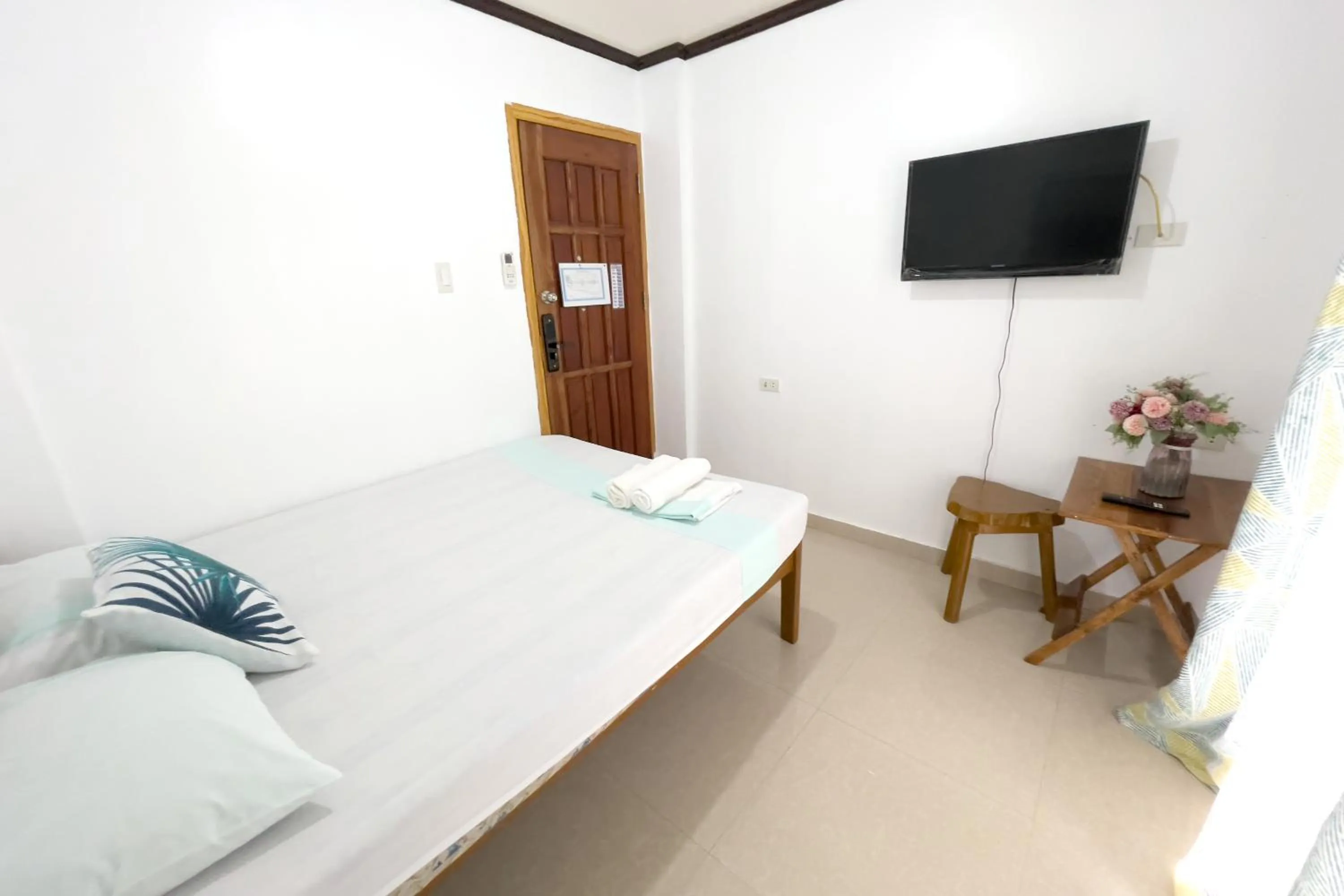 Bed in Catappa Lodge Puerto Galera