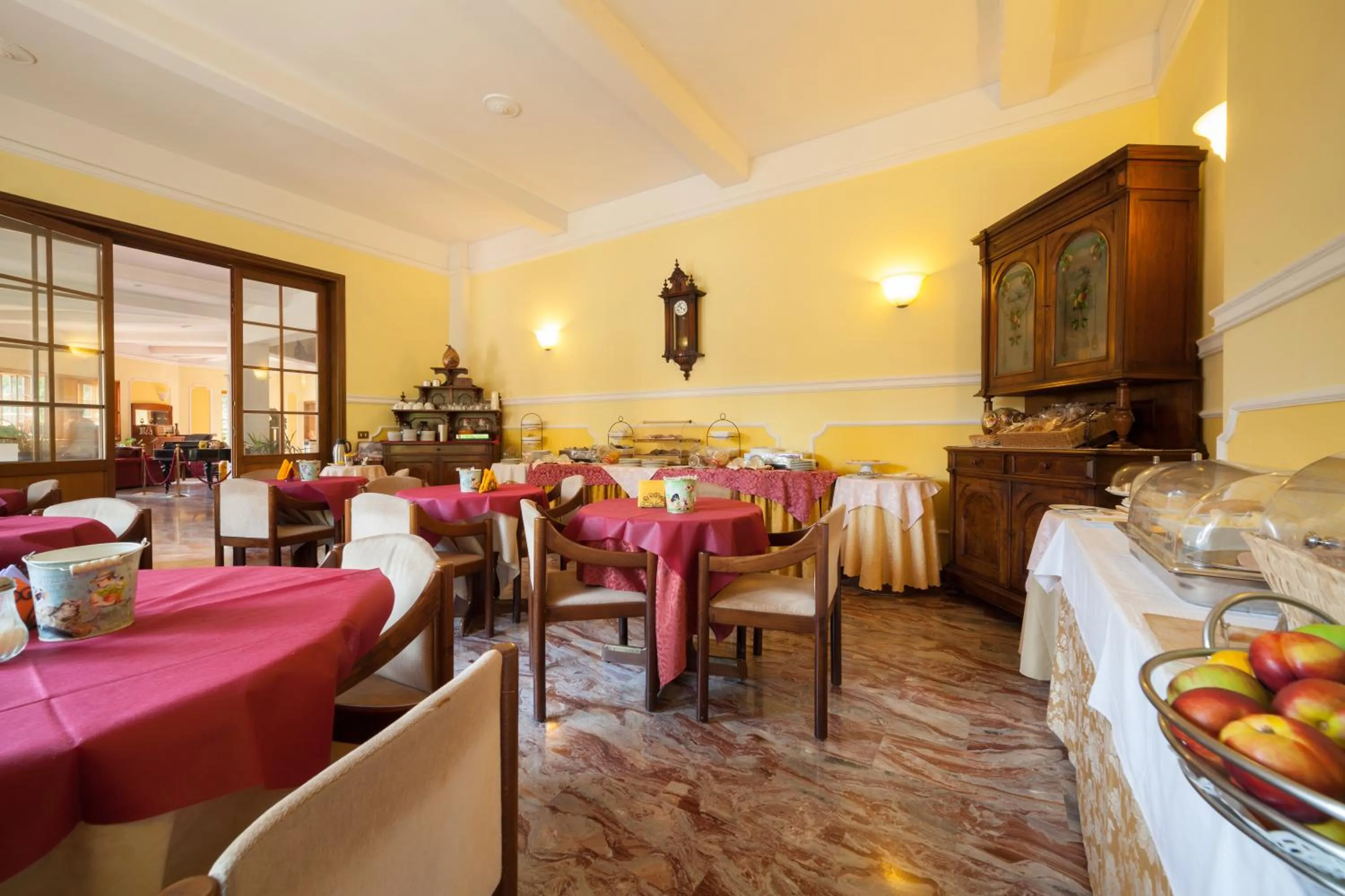 Restaurant/places to eat in Hotel Ricordo Du Parc