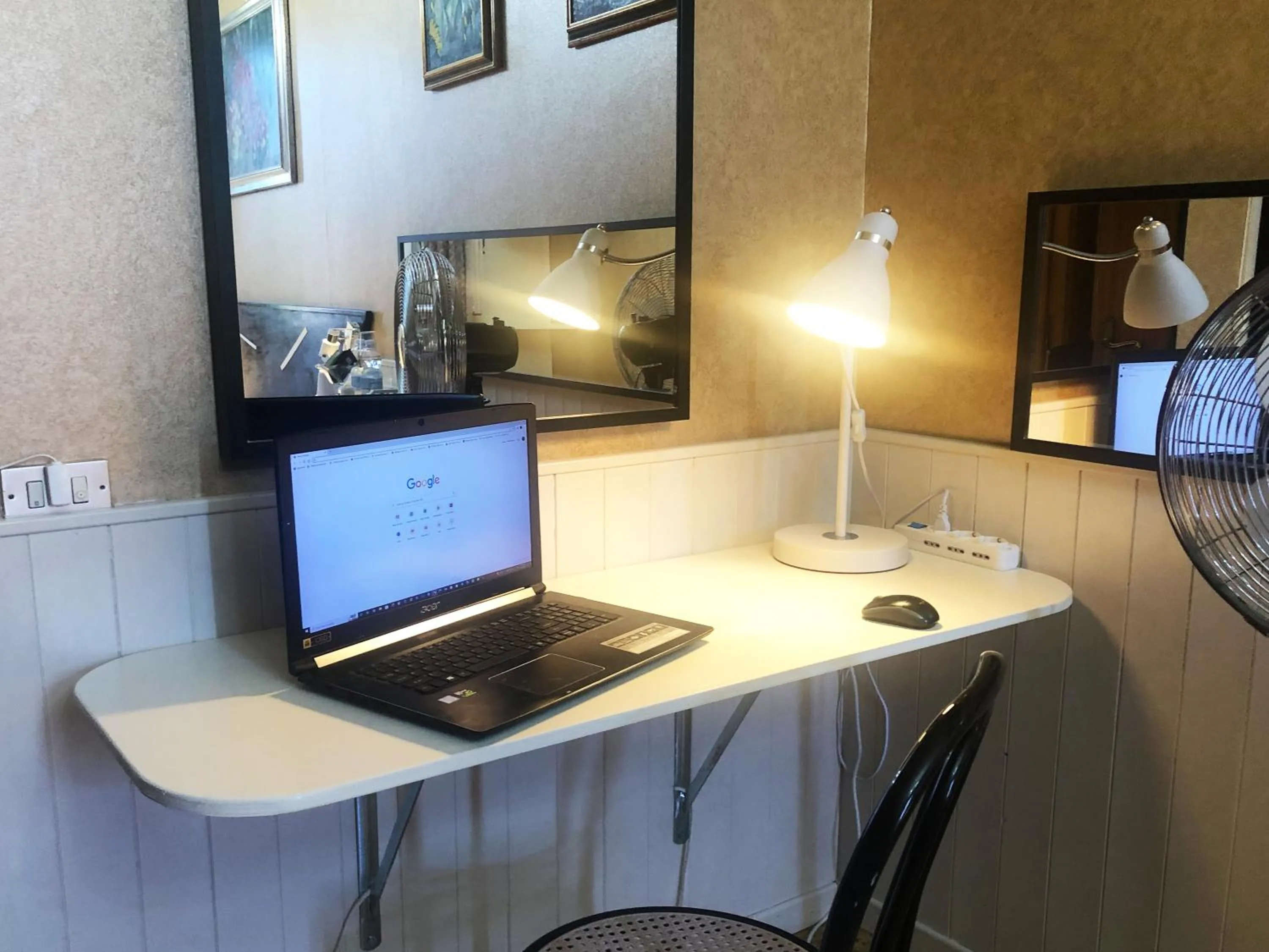 Decorative detail in La Finestra sul Fiume