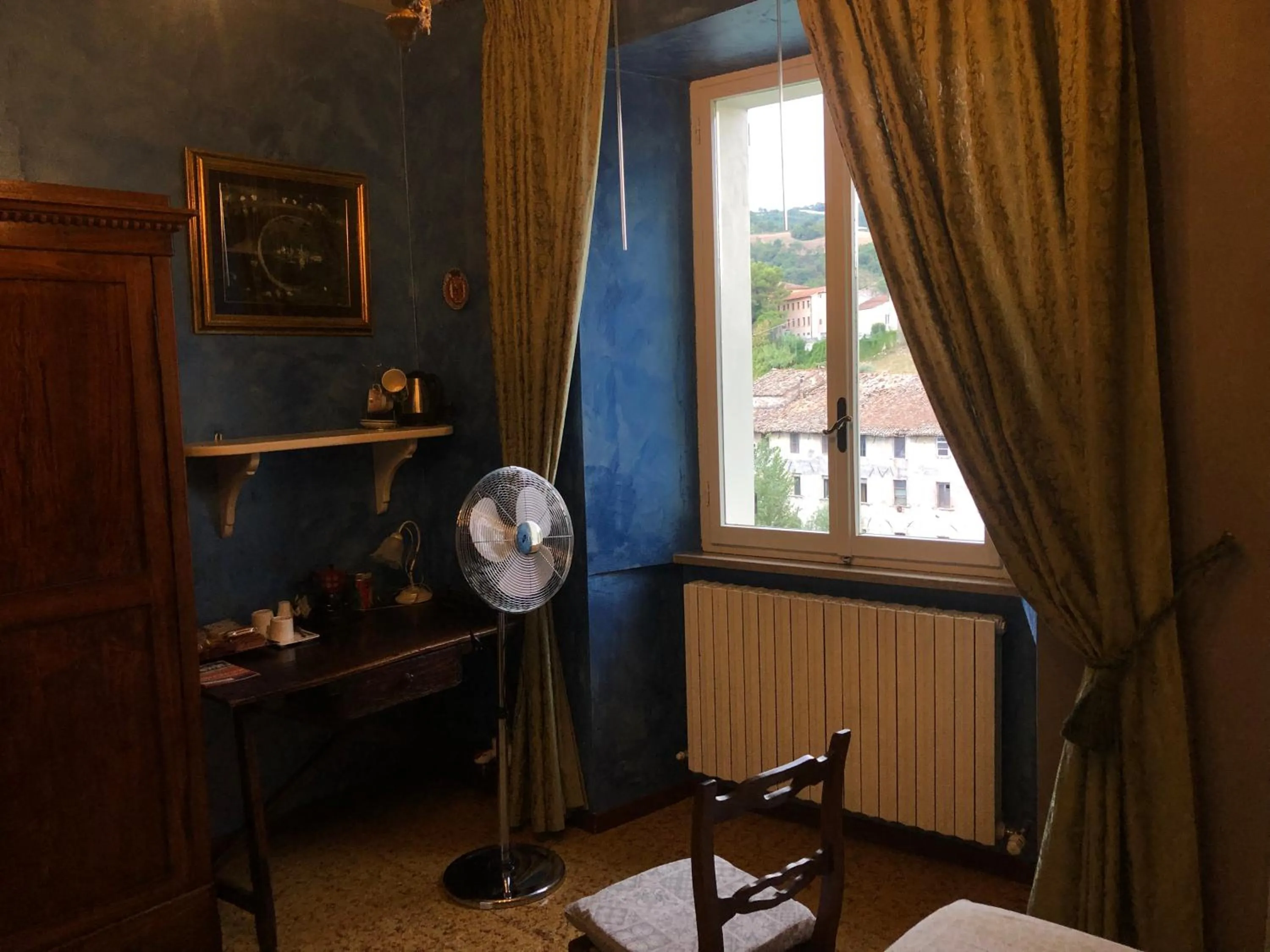 hair dresser, Bed in La Finestra sul Fiume