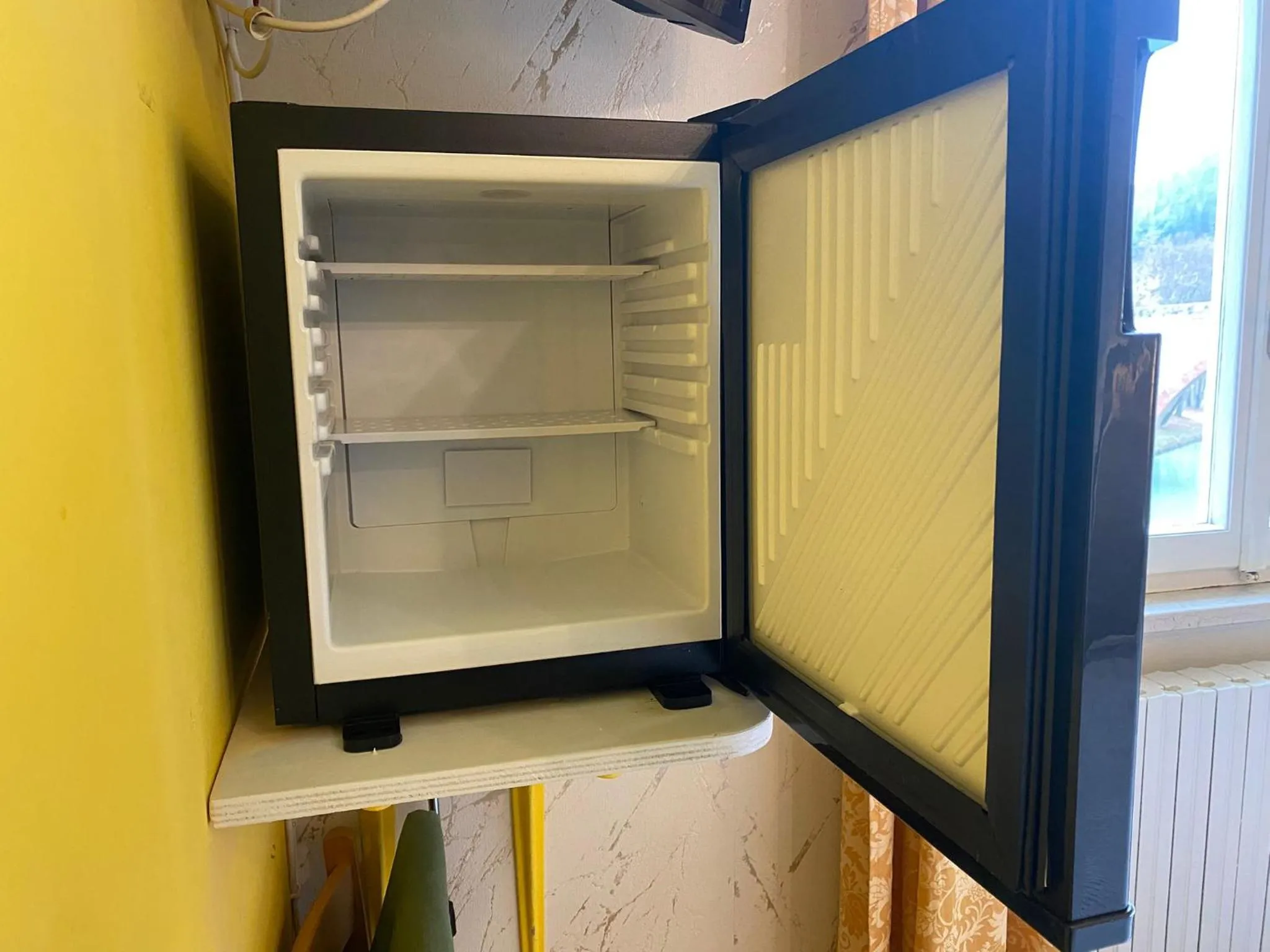 minibar in La Finestra sul Fiume