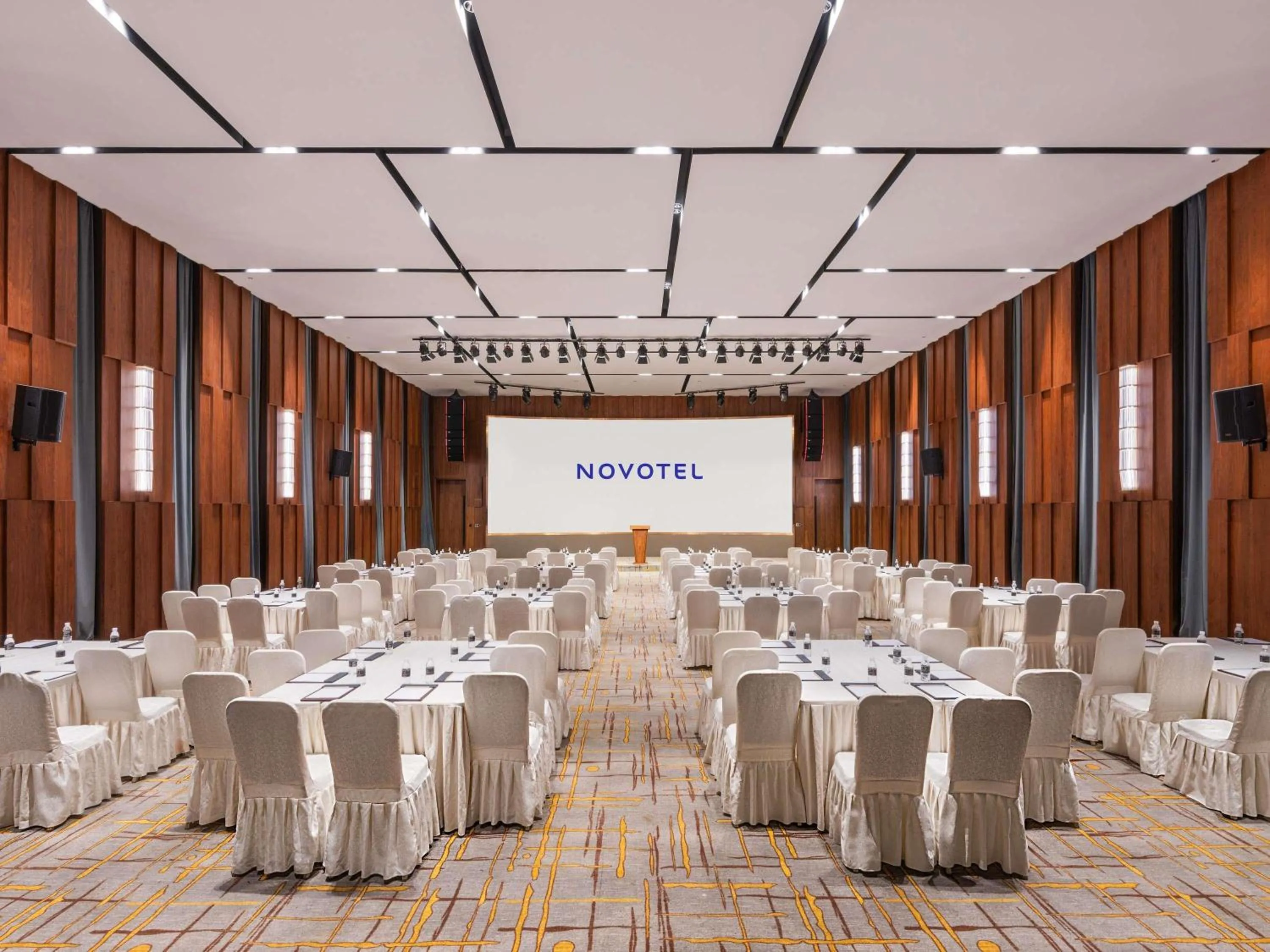 Meeting/conference room in Novotel Shanghai Baoshan Jiusi