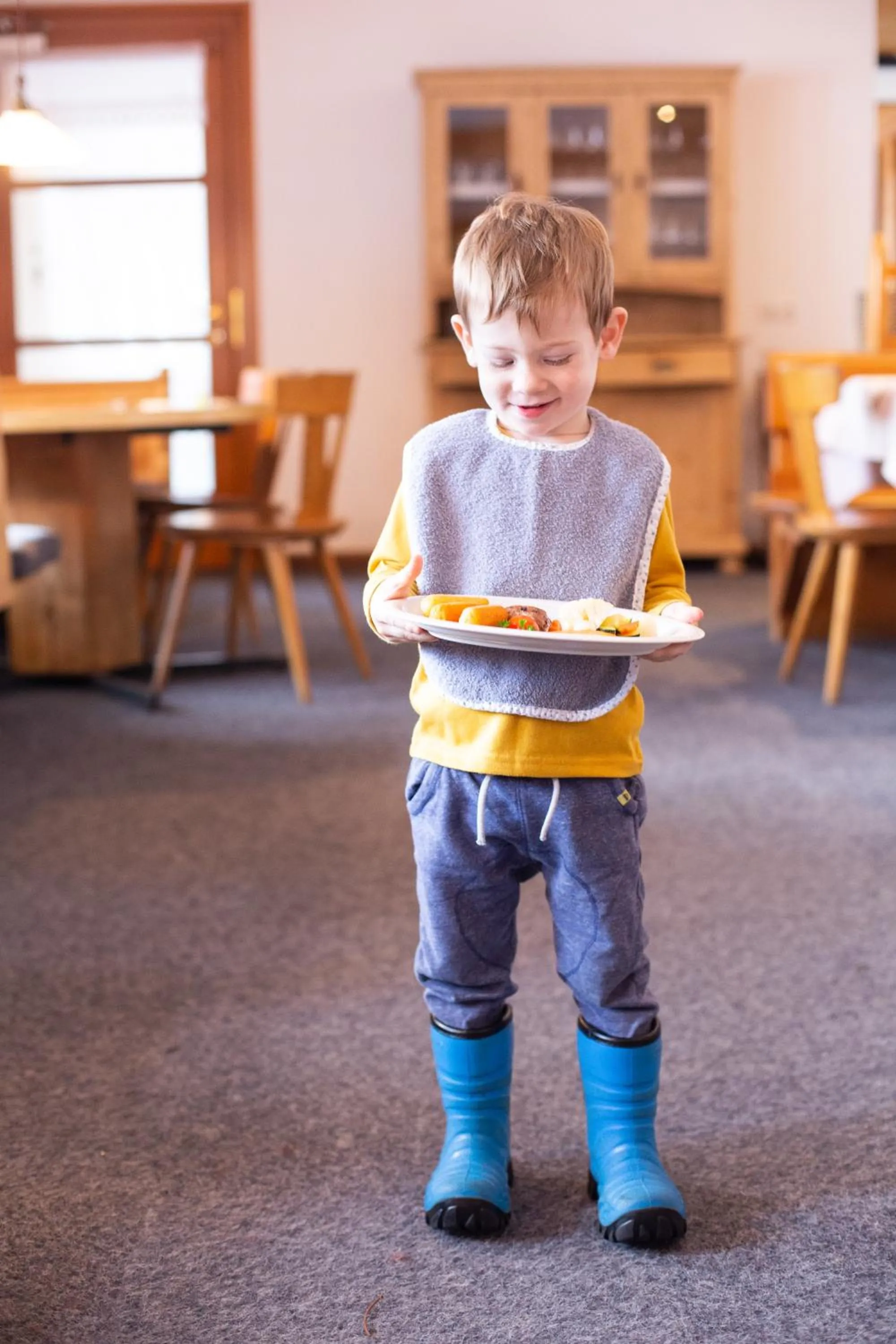 children in Schettereggerhof