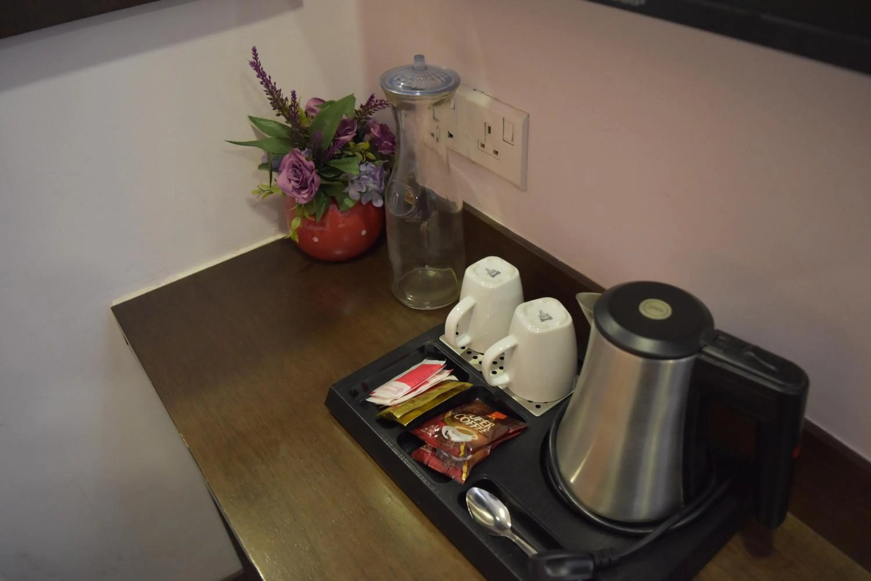 Coffee/tea facilities in Sunrise Hotel