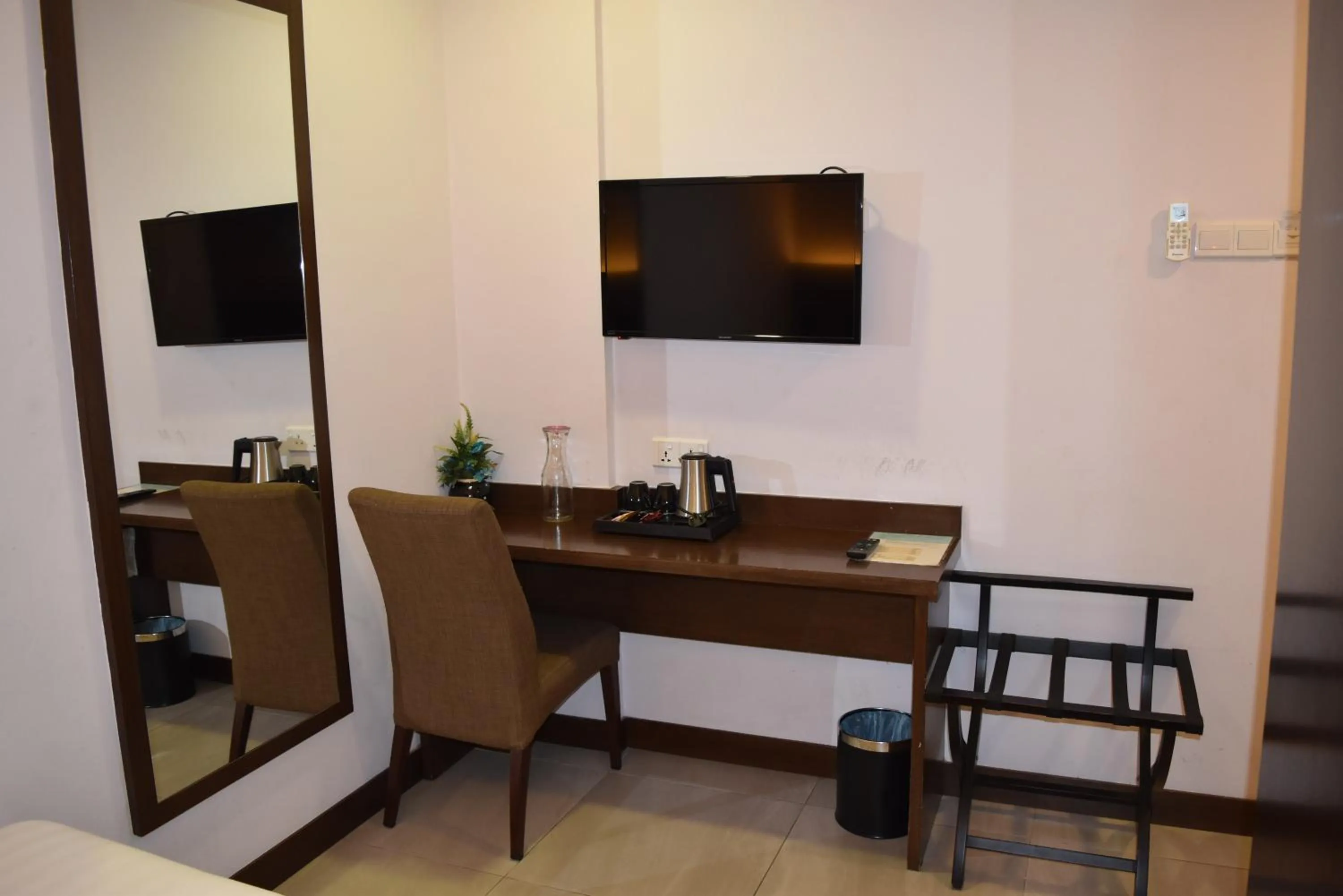 TV and multimedia in Sunrise Hotel