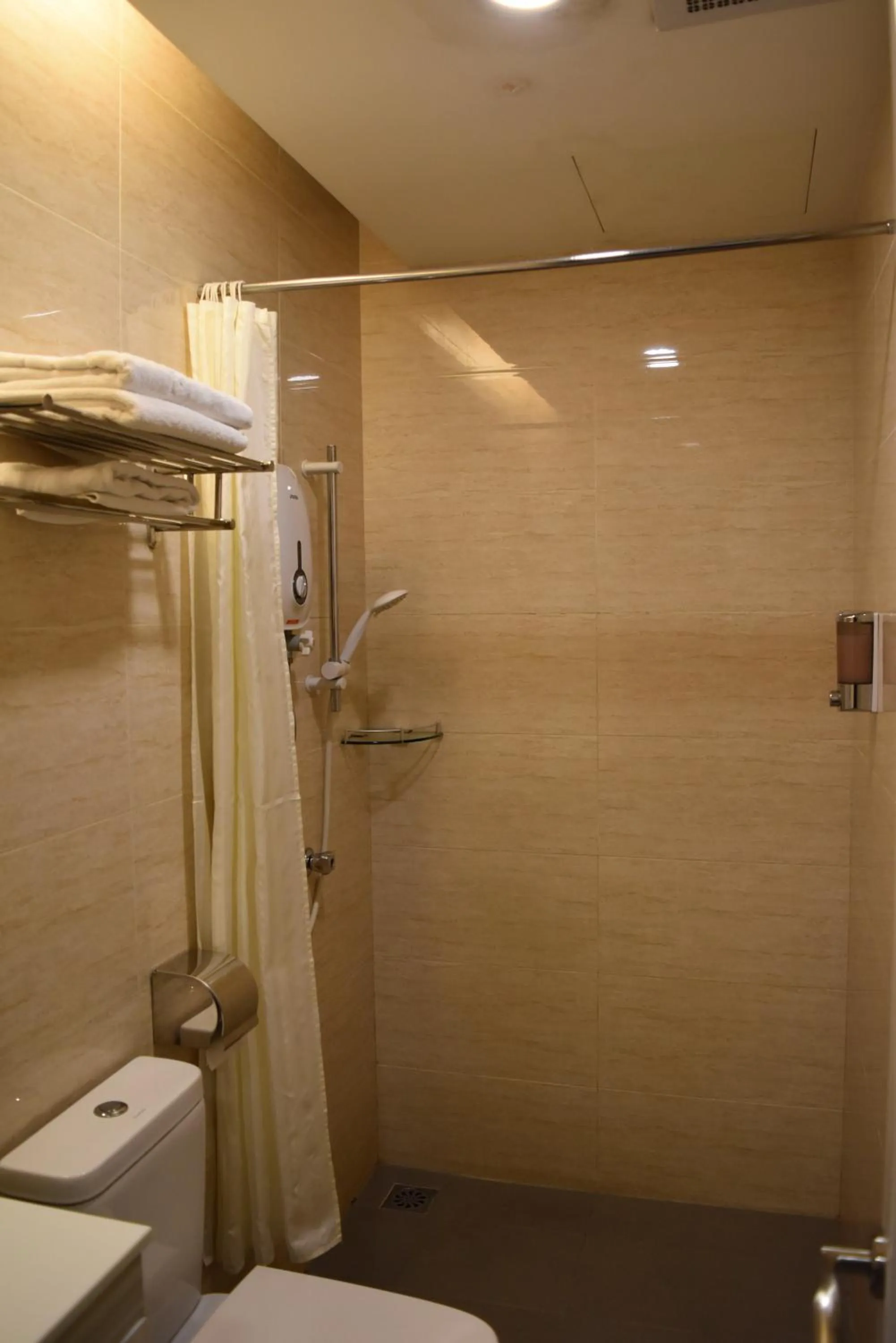 Shower in Sunrise Hotel