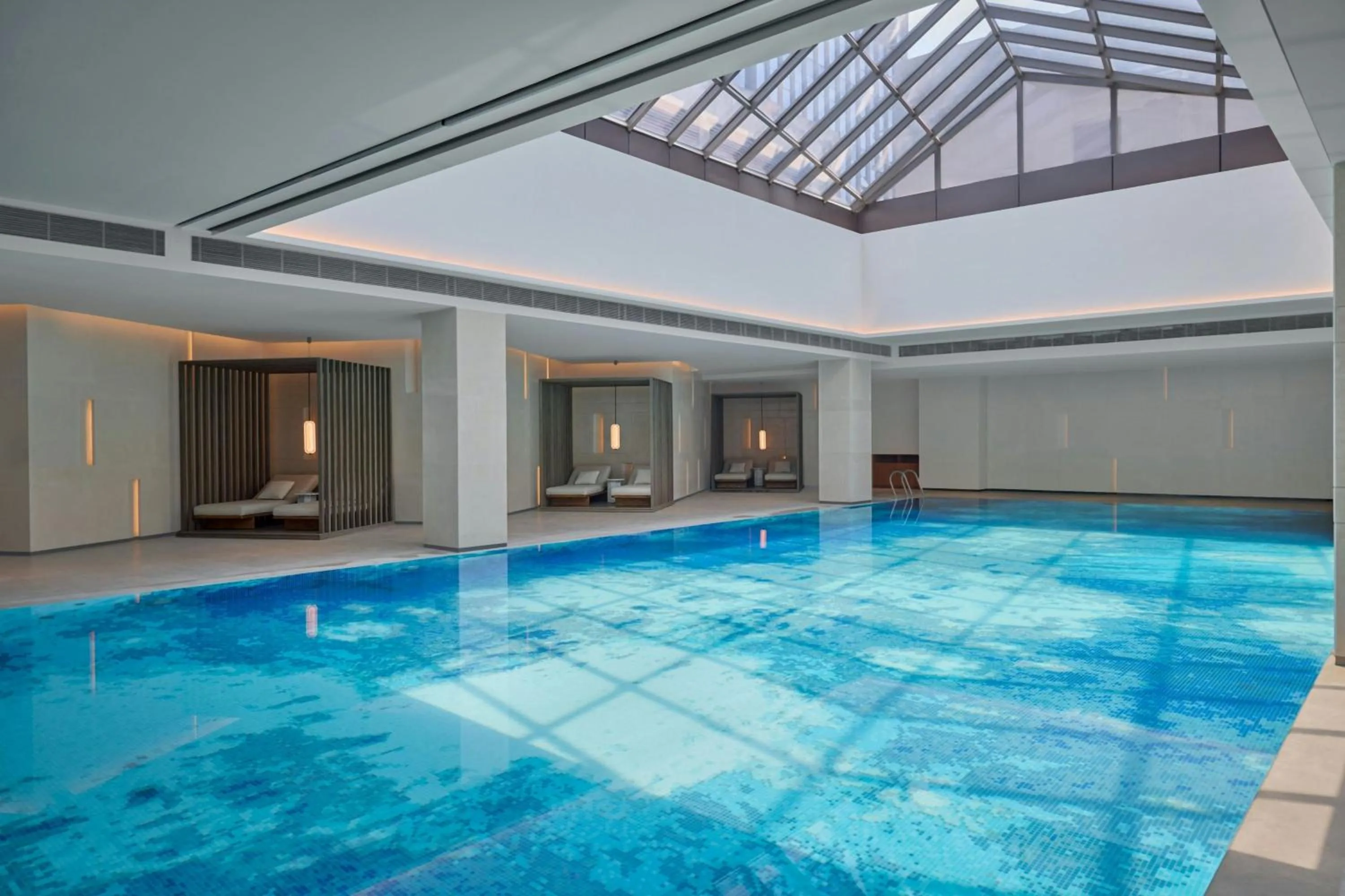 Swimming pool in Changsha Marriott Hotel West