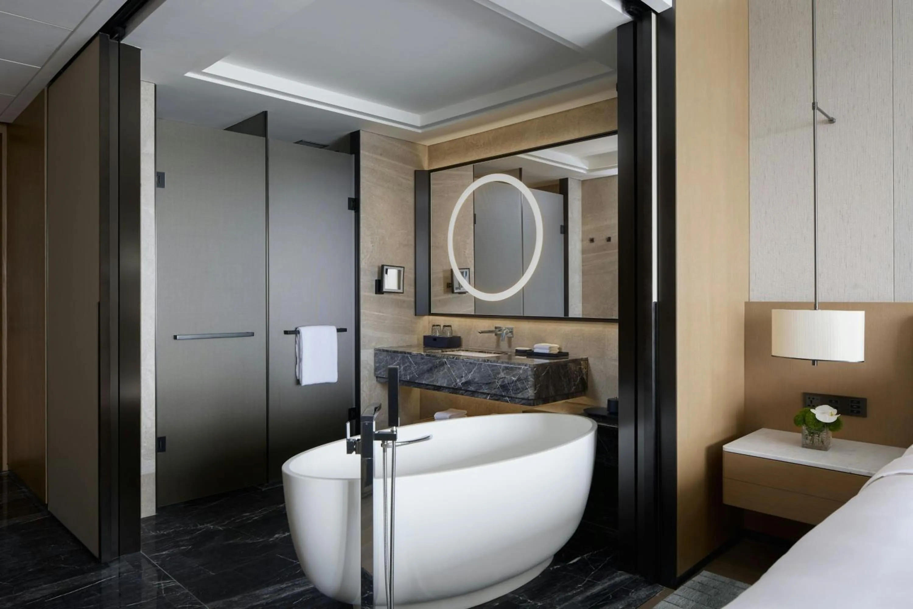 Photo of the whole room, Bed in Changsha Marriott Hotel West