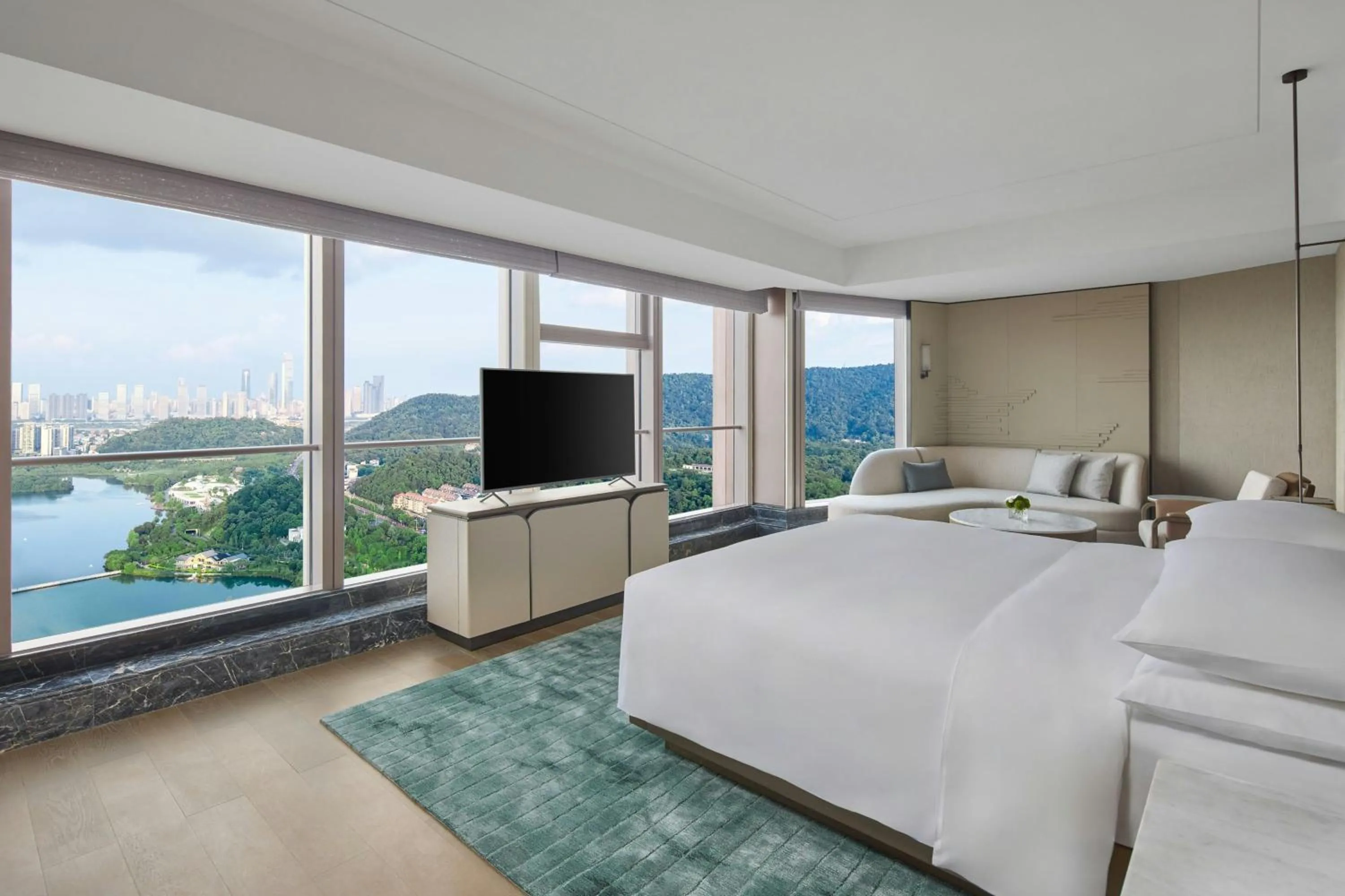 Photo of the whole room, Bed in Changsha Marriott Hotel West