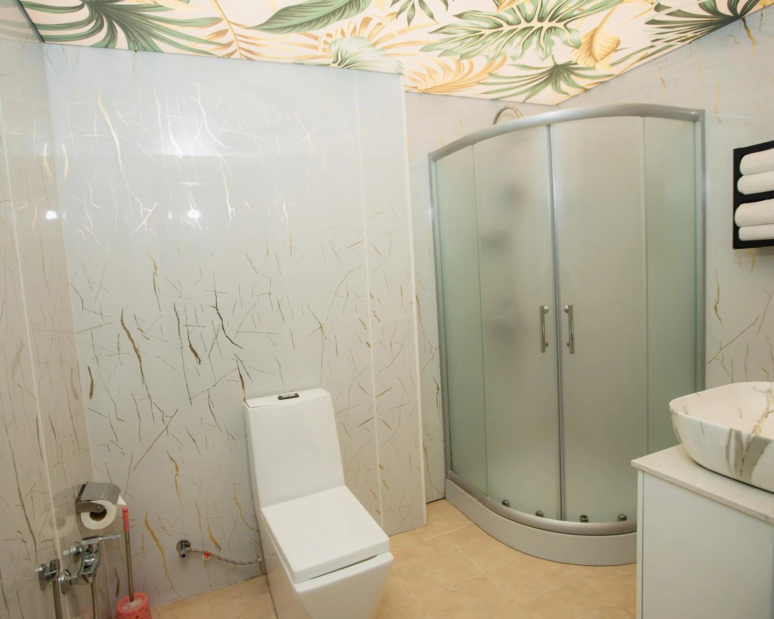 Shower in Corniche White City Hotel