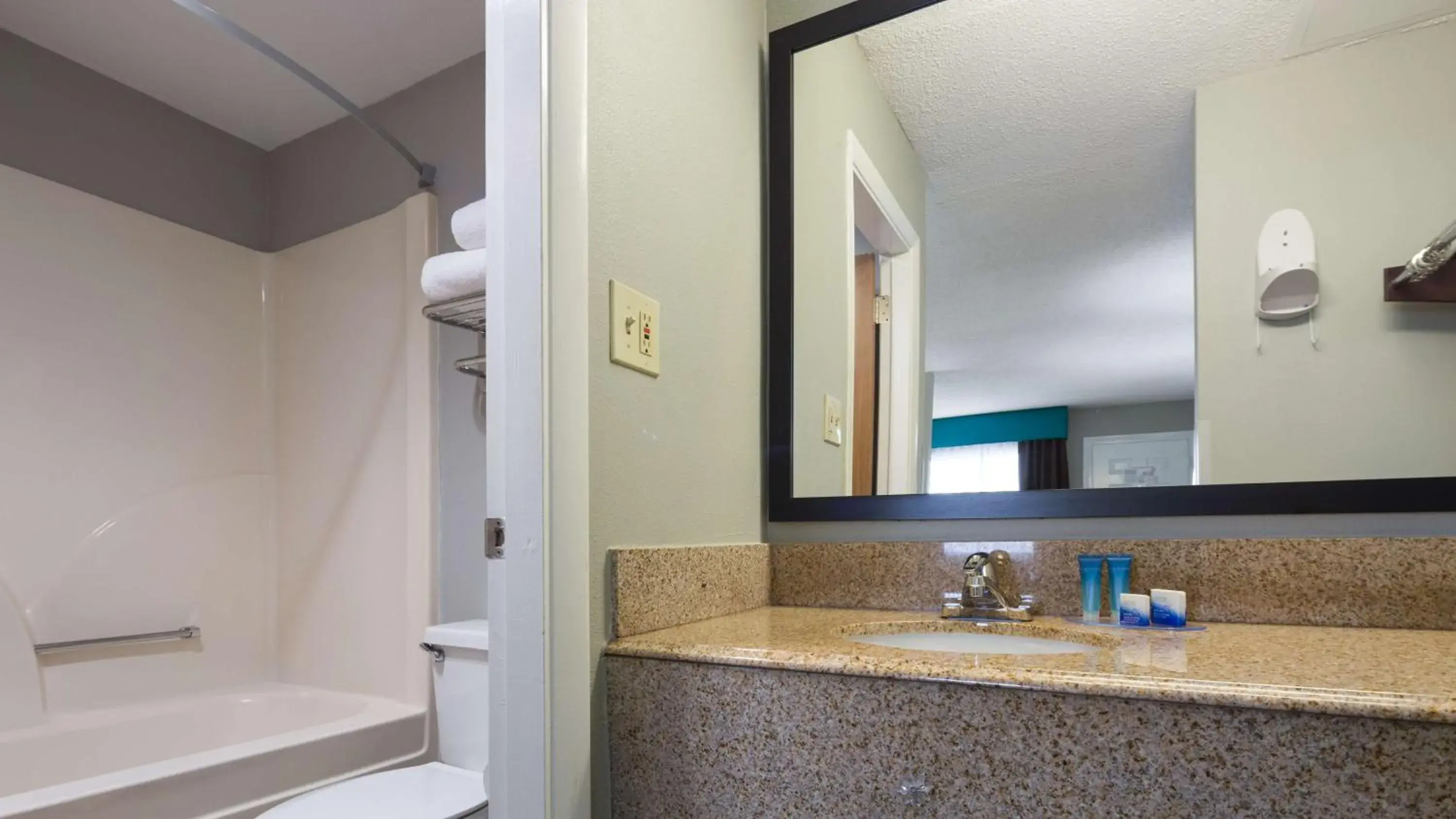 King Room with Sofa Bed - Non-Smoking in Best Western Inn Florence King Room with Sofa Bed - Non-Smoking in Best Western Inn Florence