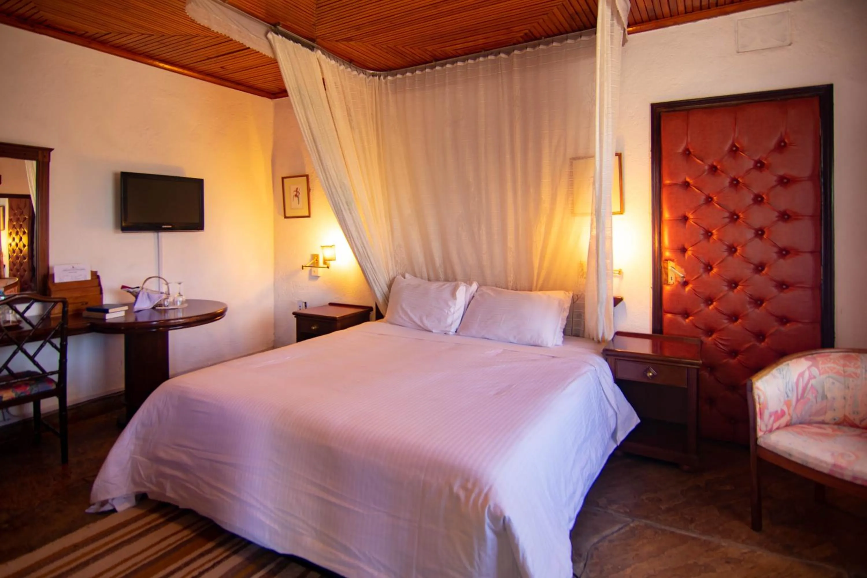 Property building, Bed in Jacaranda Lake Elementaita Lodge