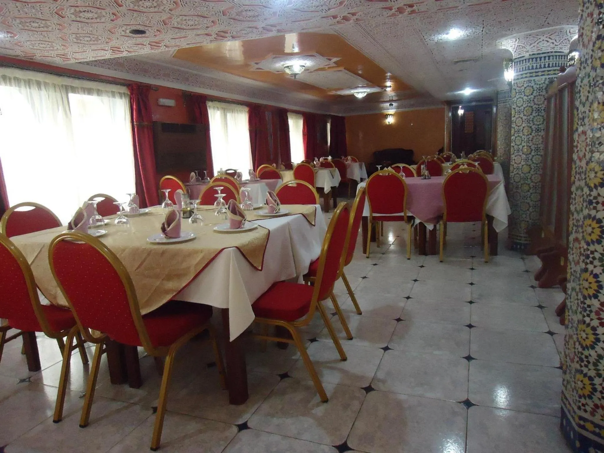 Restaurant/places to eat in Hotel Lixus