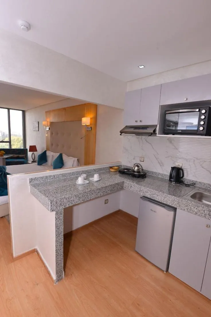 Kitchen or kitchenette in Le 135 appart hotel