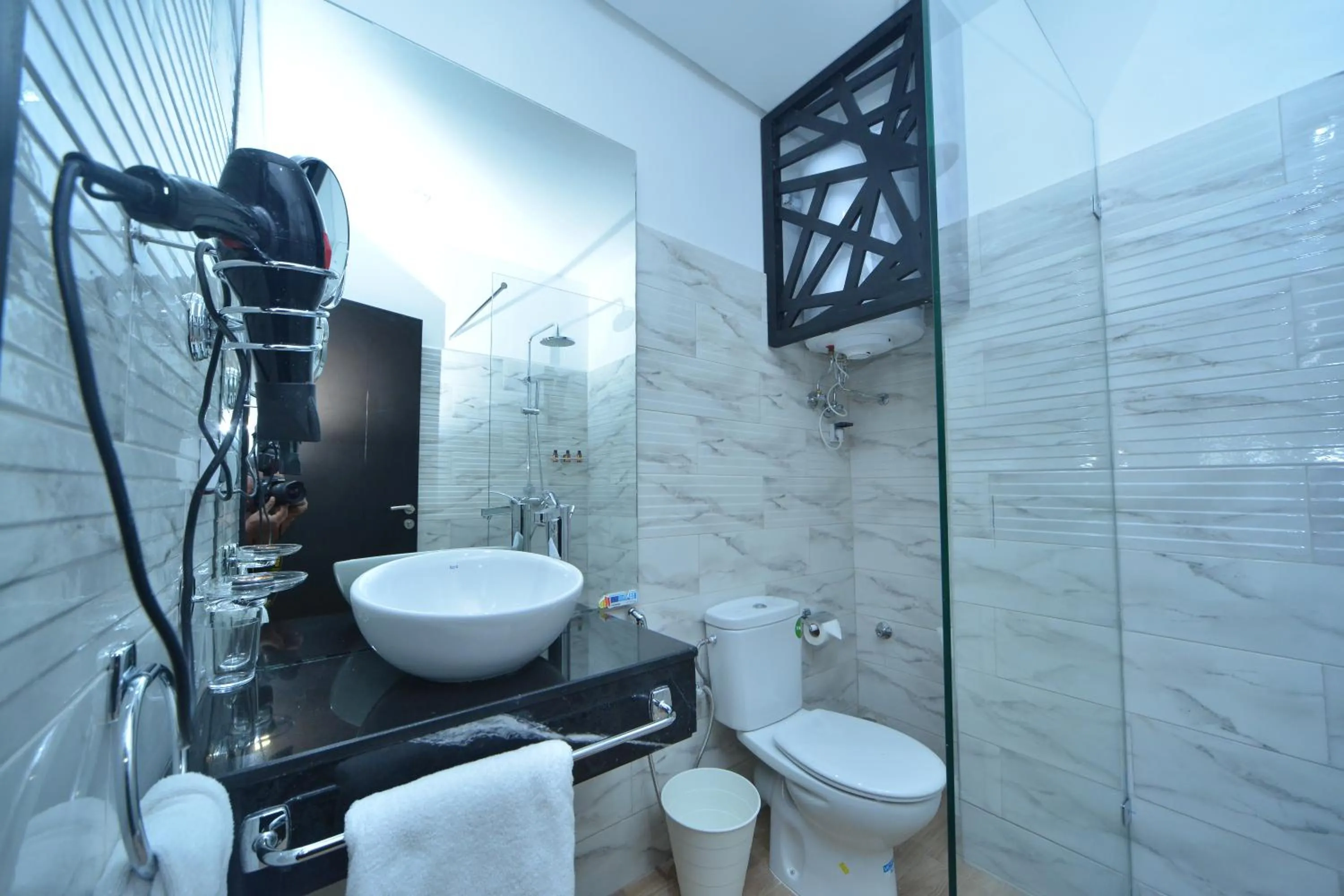 Shower in Le 135 appart hotel