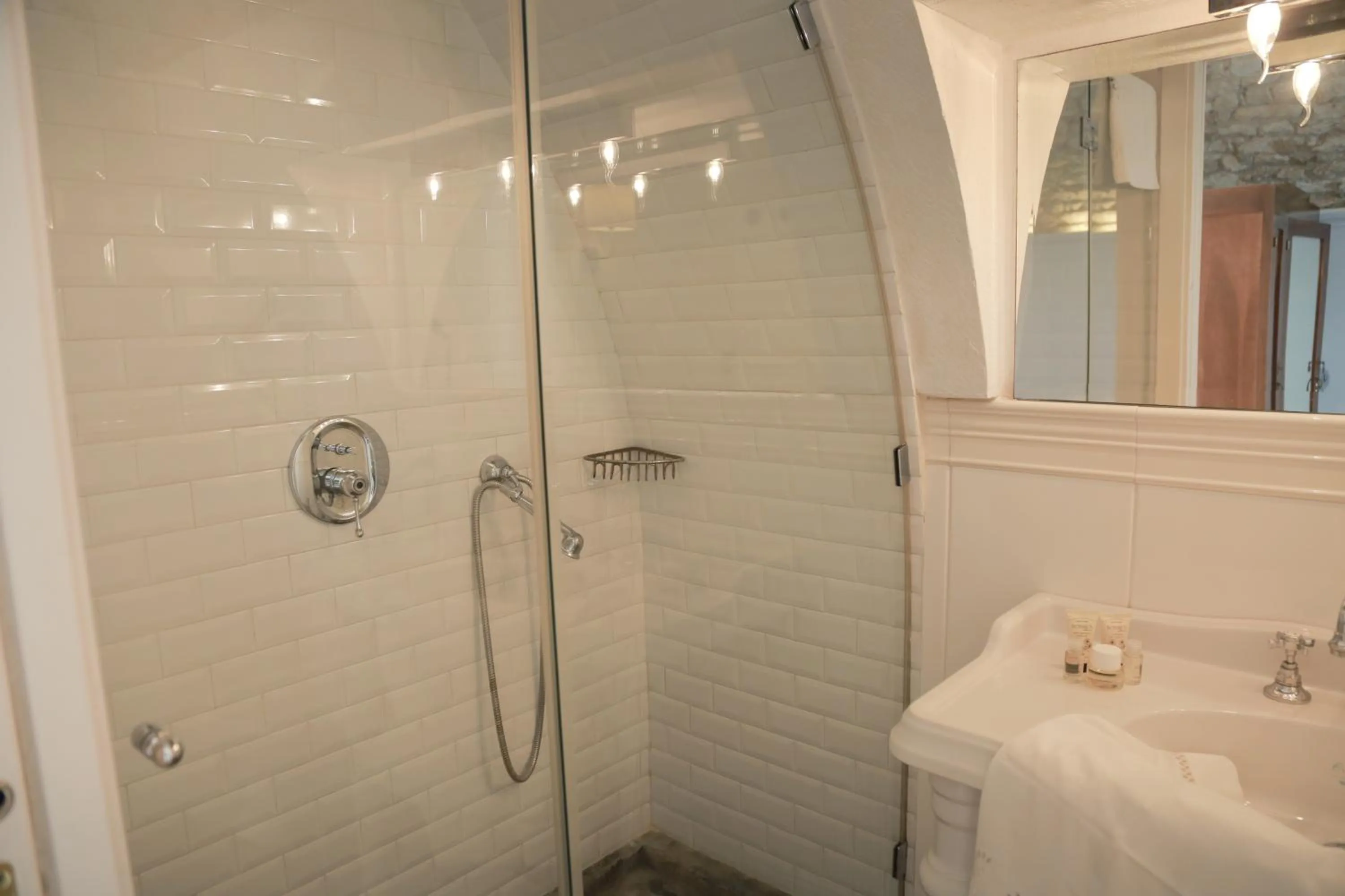 Shower in Gli Orti Di Malva B&B