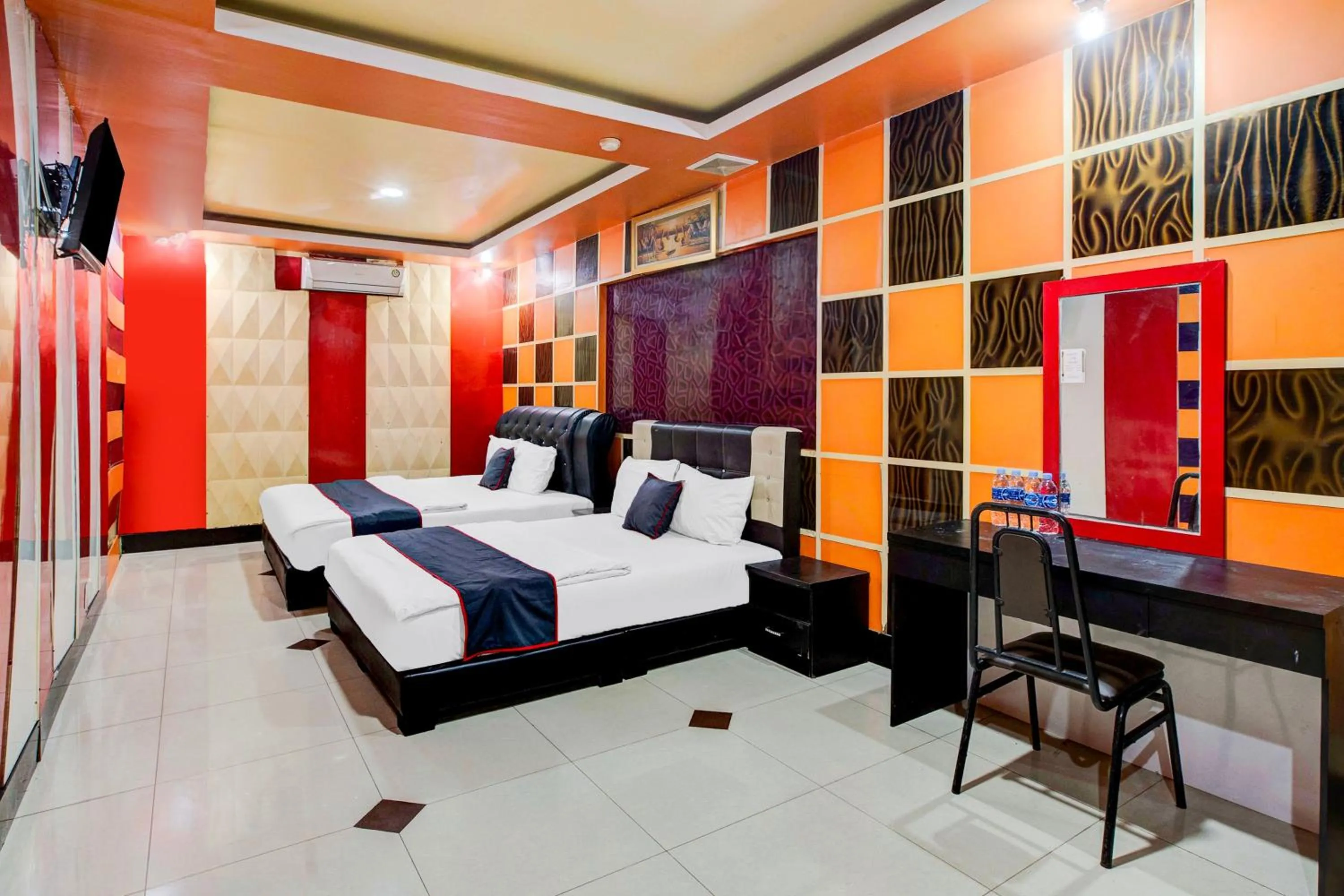 Bedroom, Bed in Dancenter S Hotel