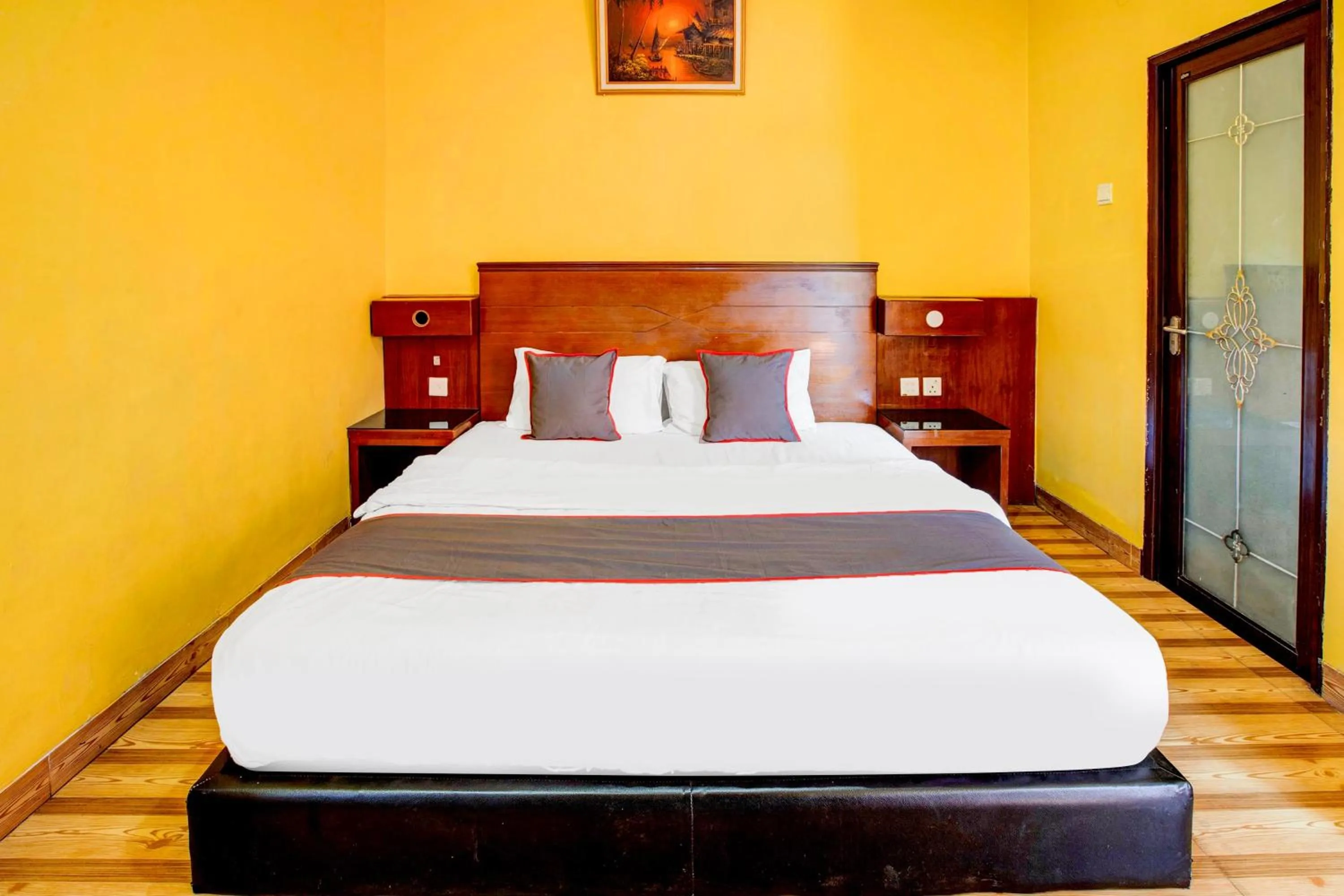 Bedroom, Bed in Dancenter S Hotel