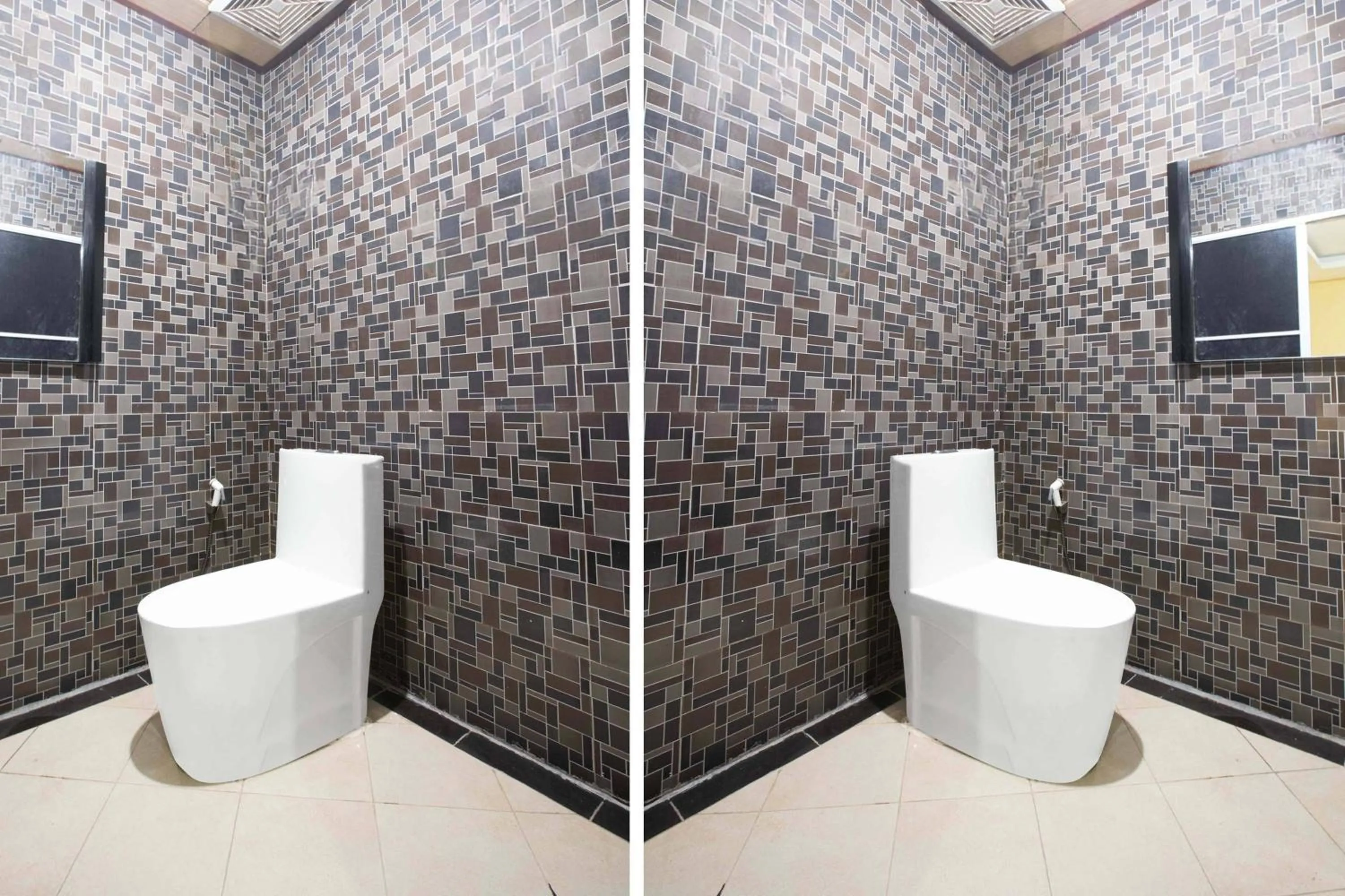 Bathroom in Dancenter S Hotel