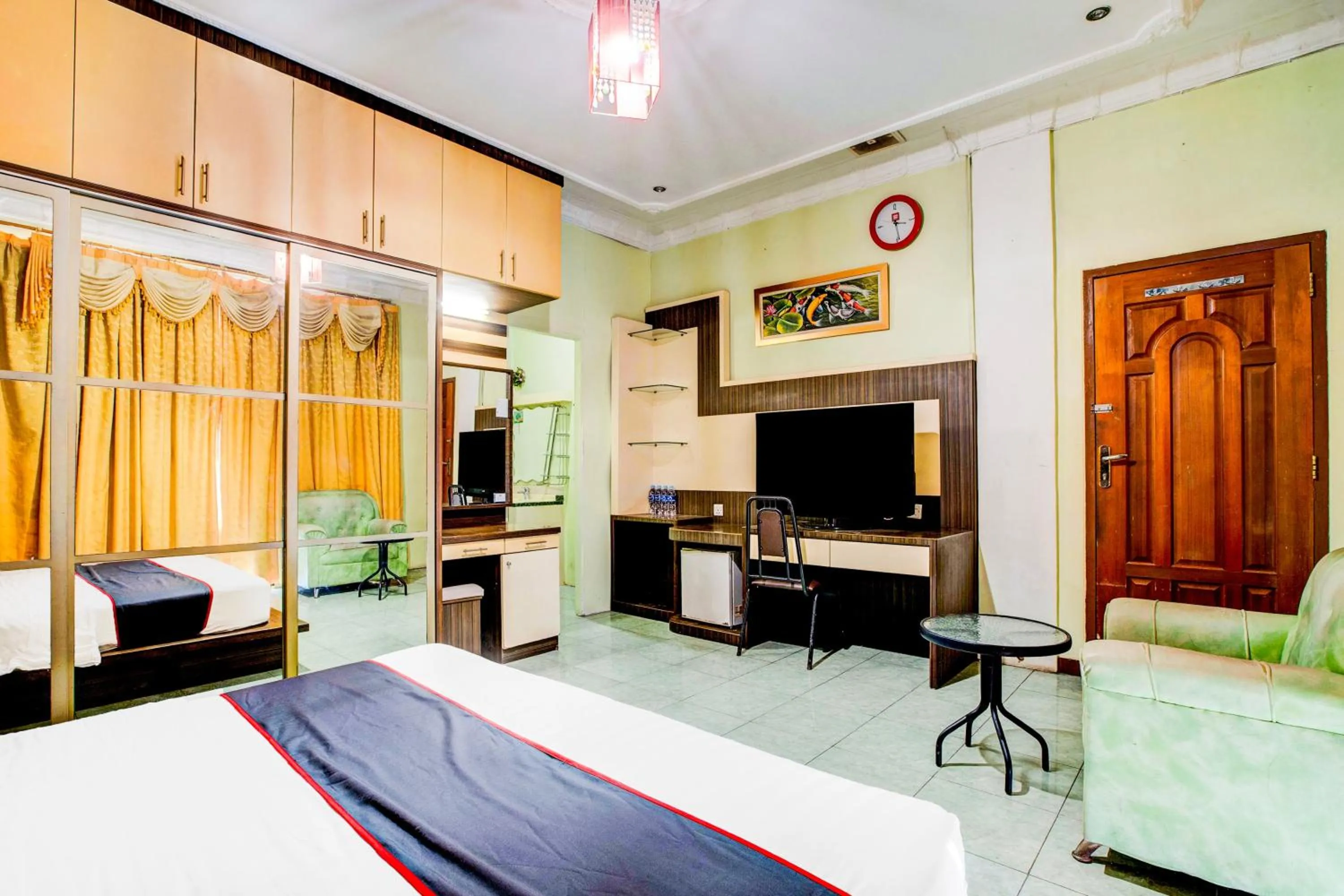 Bedroom, Bed in Dancenter S Hotel