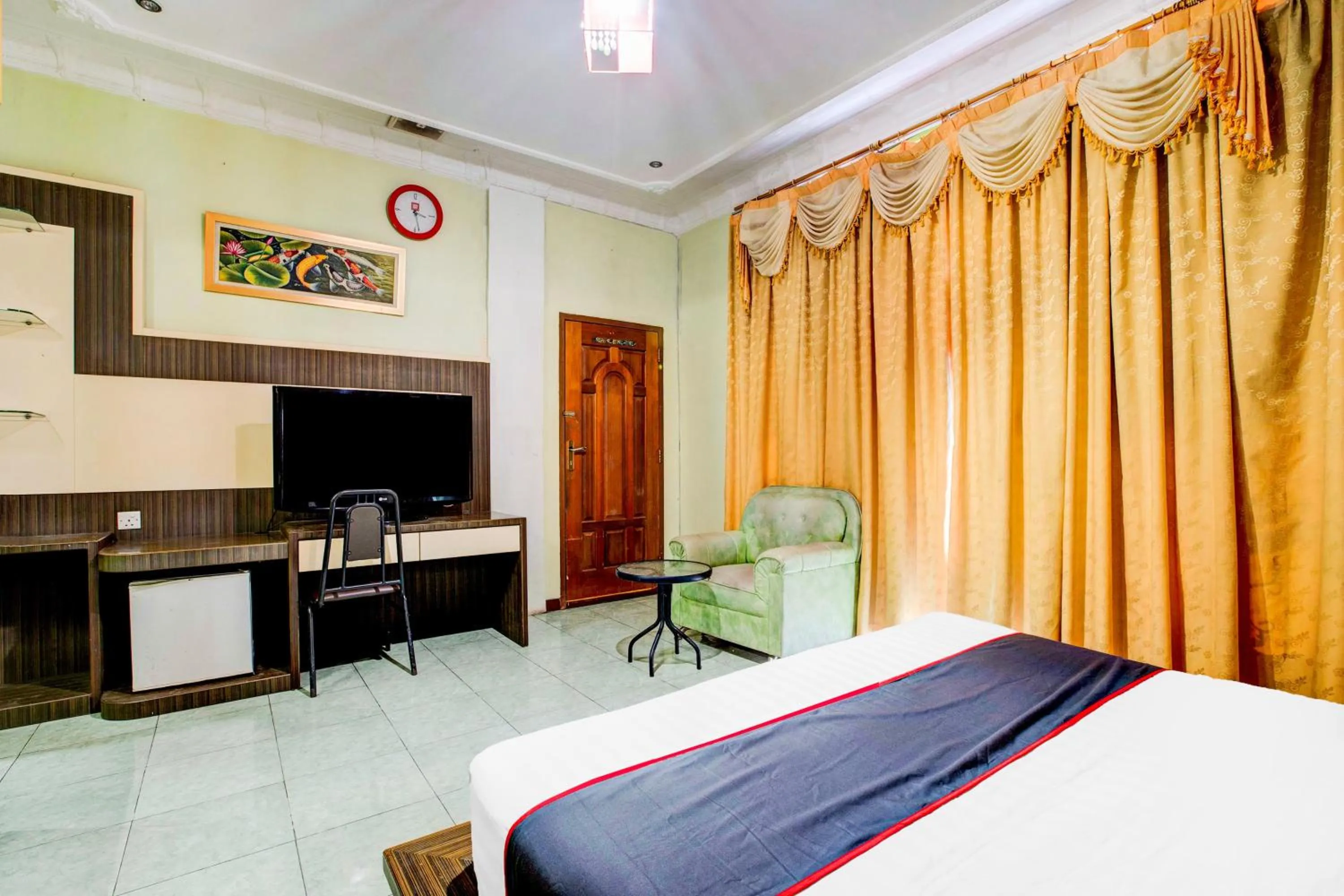 Bedroom, Bed in Dancenter S Hotel