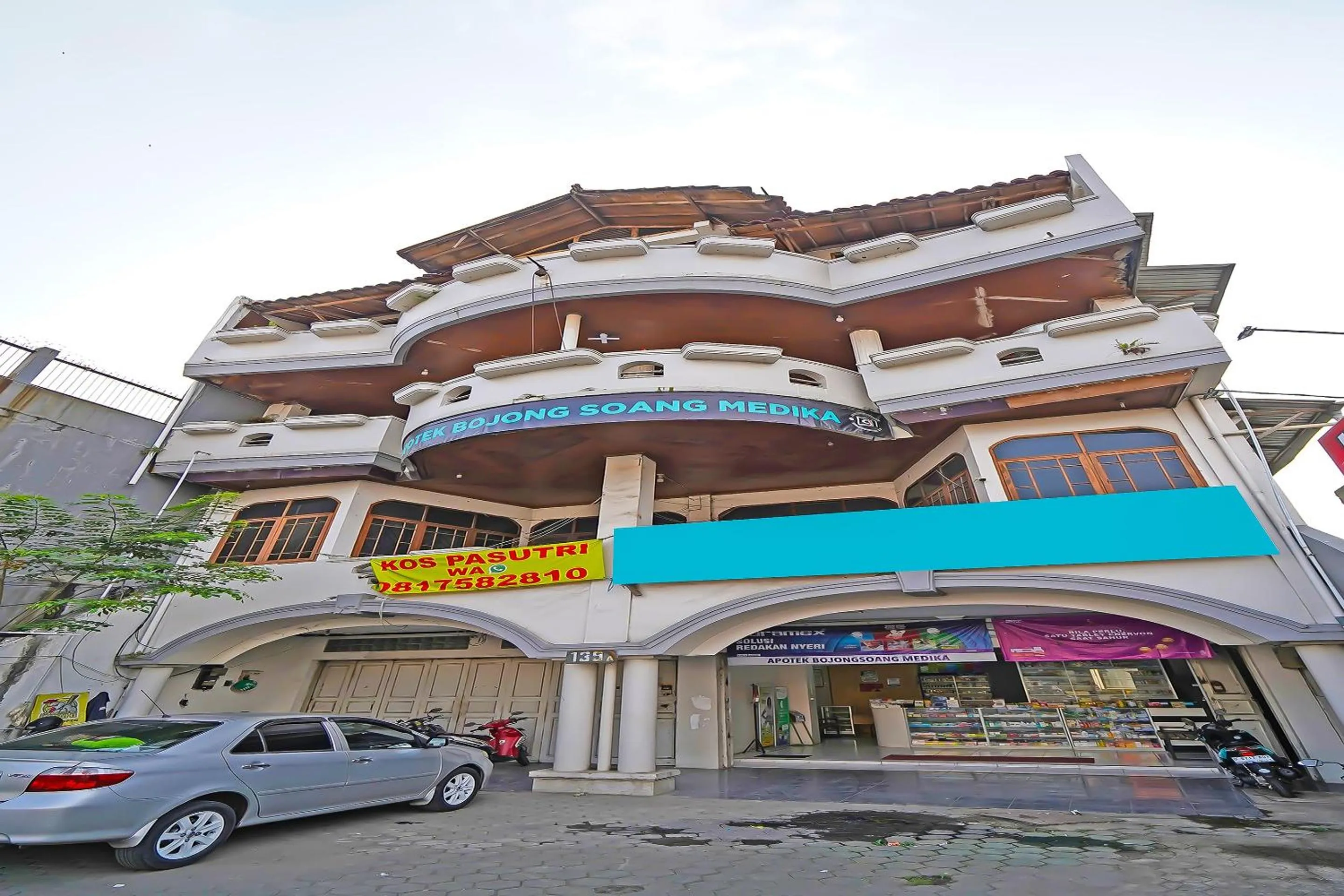 Facade/entrance in Hotel O 139 Guest House