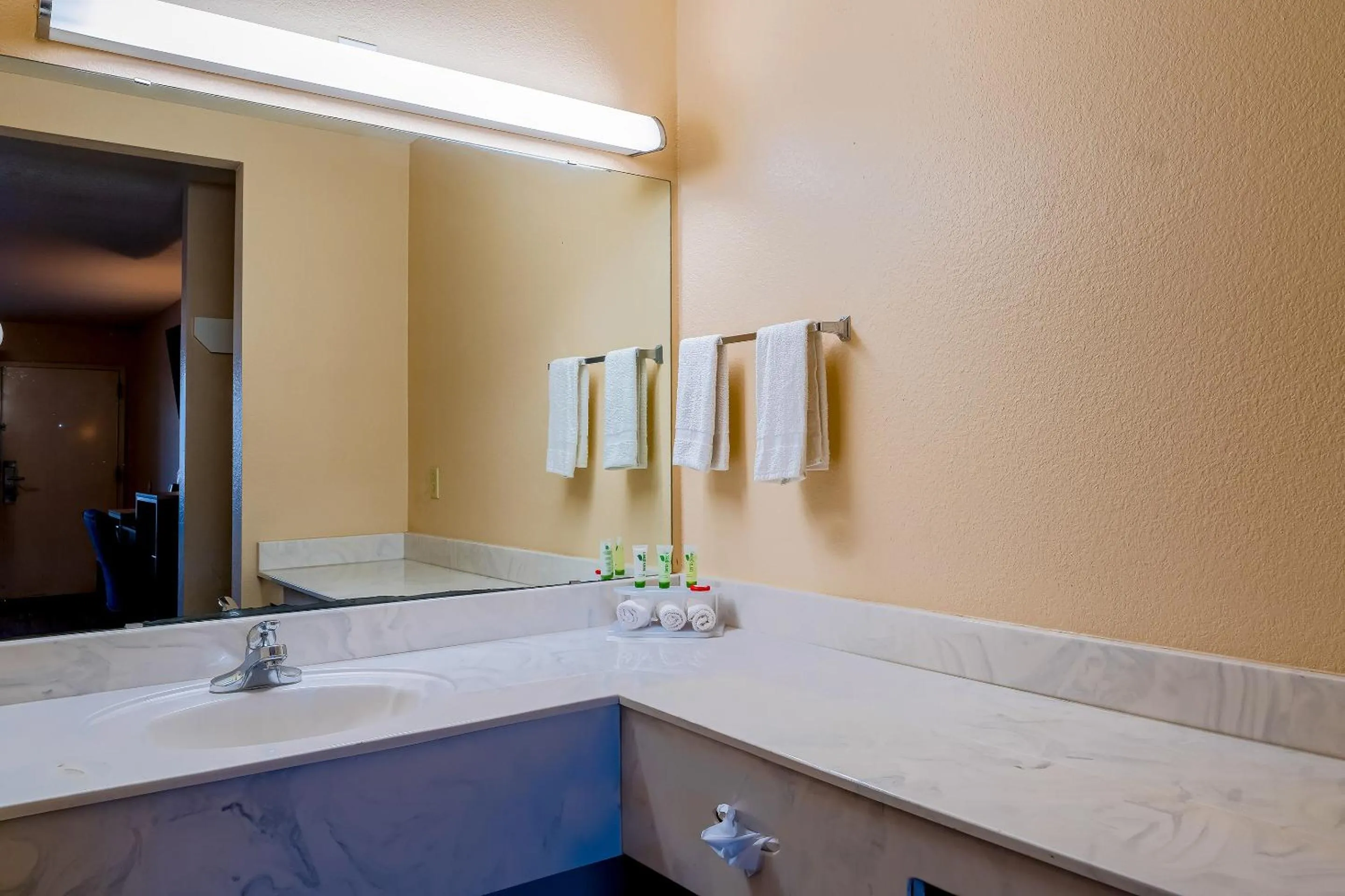 Bathroom in OYO Hotel Yoakum West