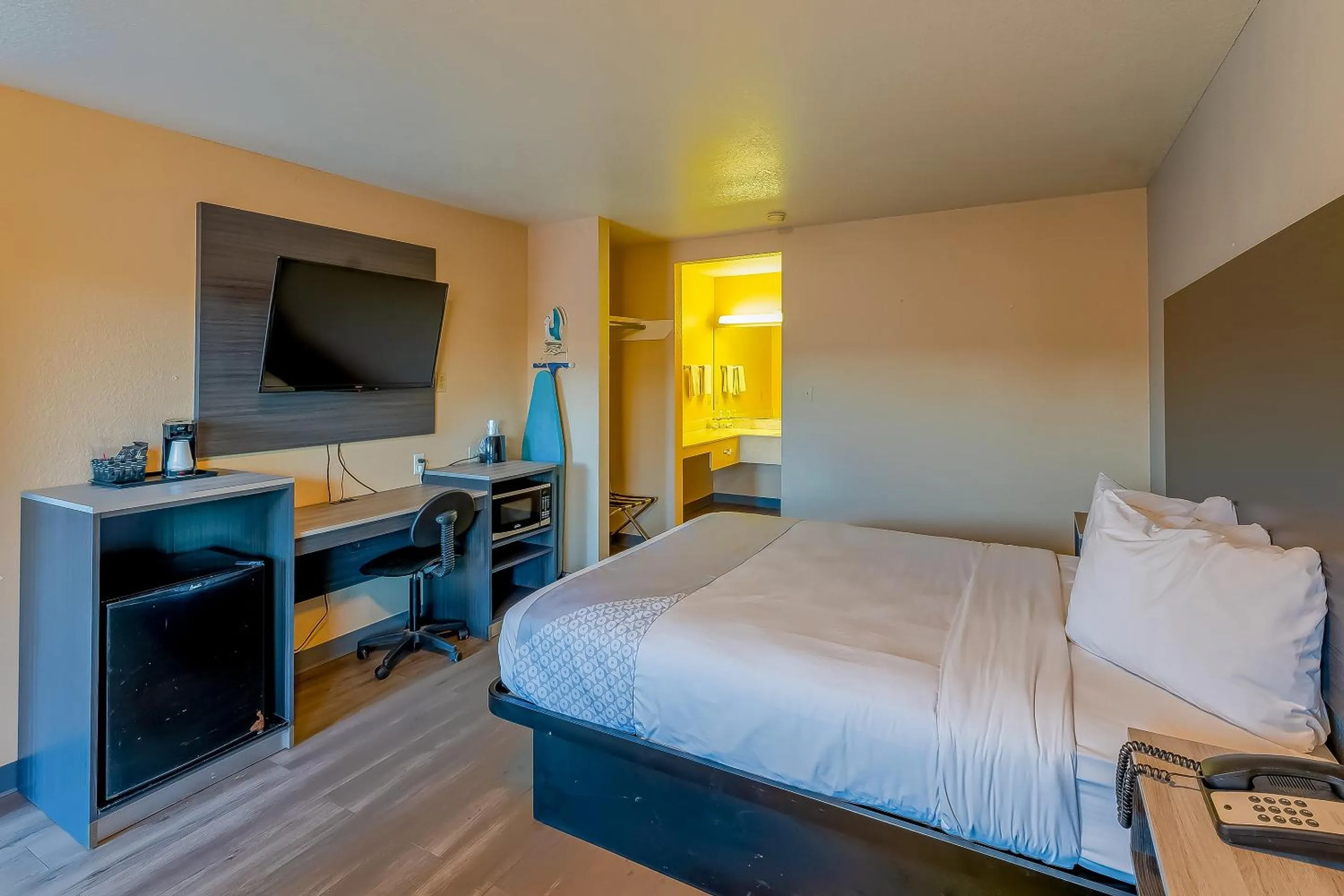 Bedroom, Bed in OYO Hotel Yoakum West