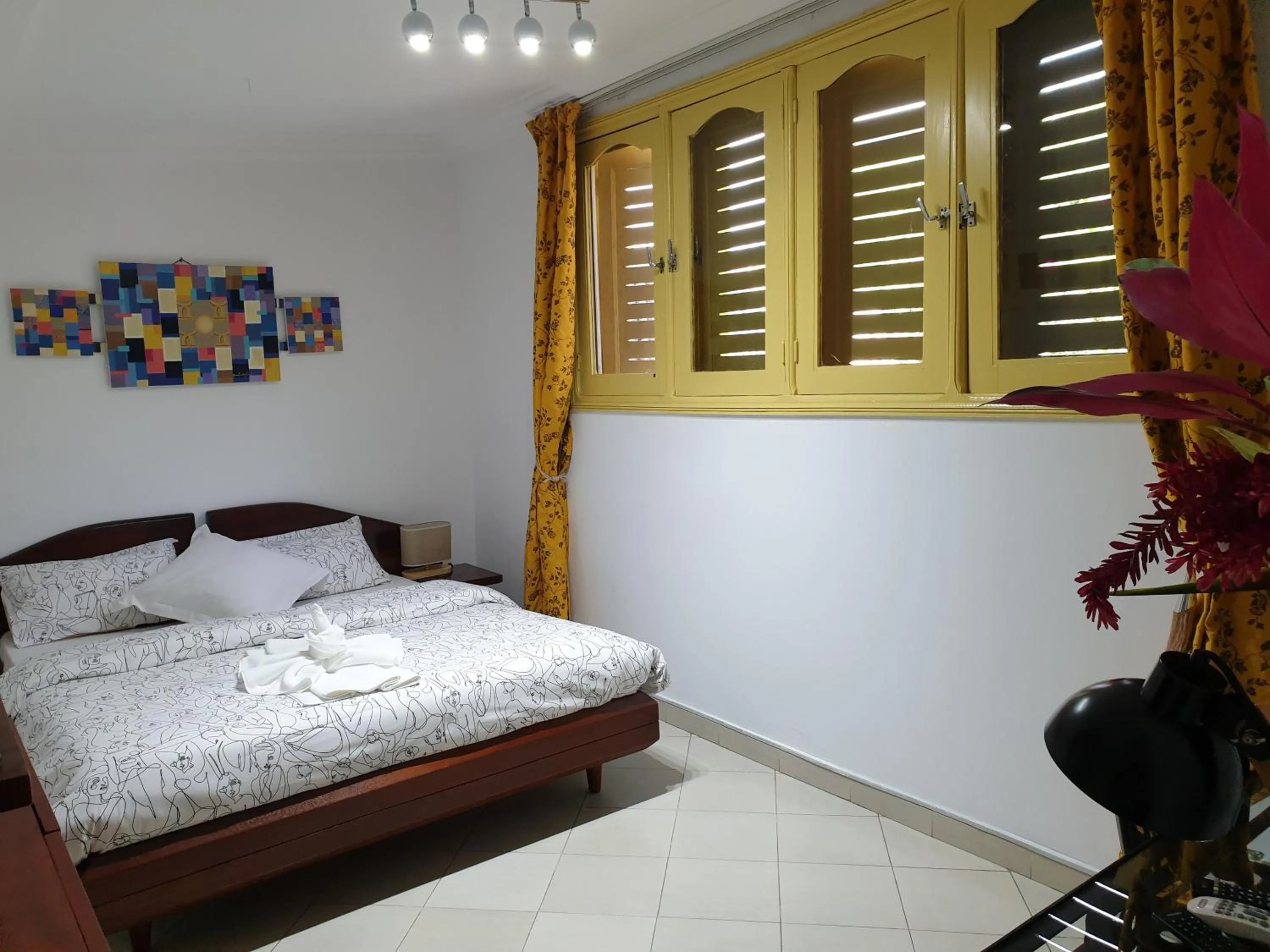 Bed in Villa Oasis Abidjan
