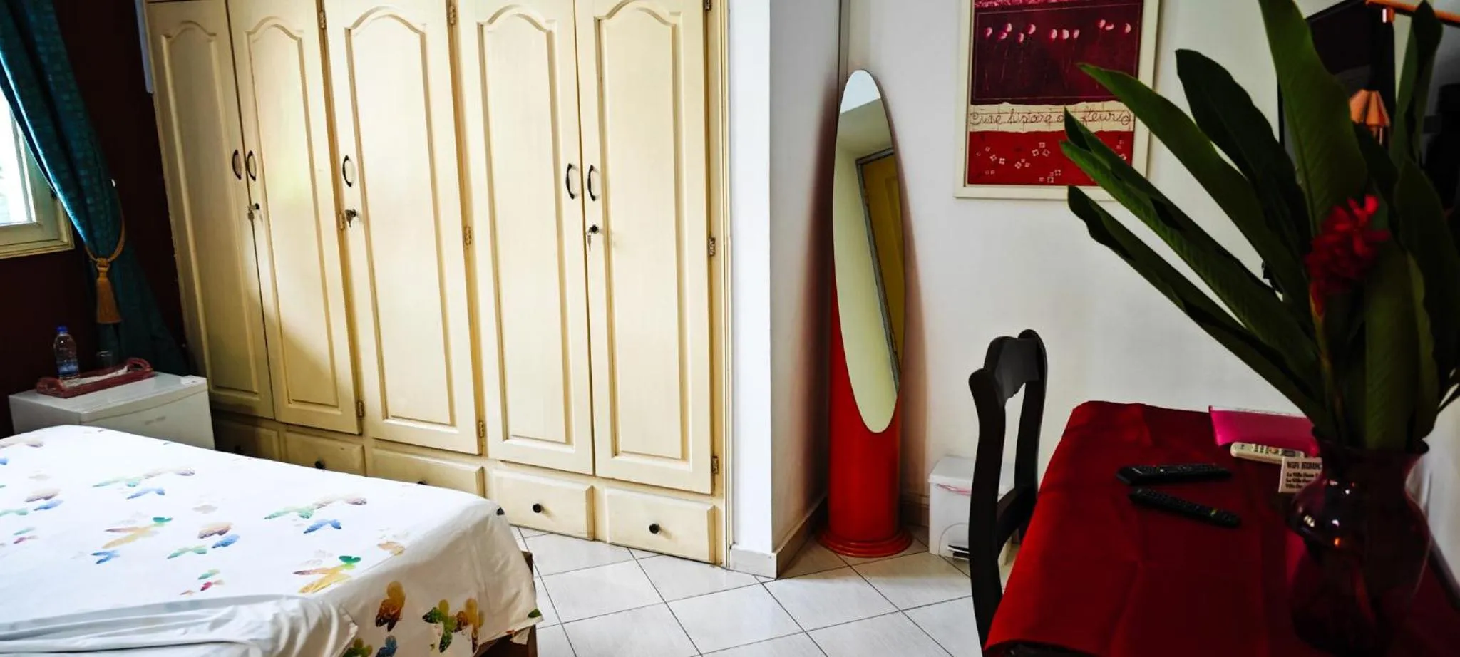 Bed in Villa Oasis Abidjan