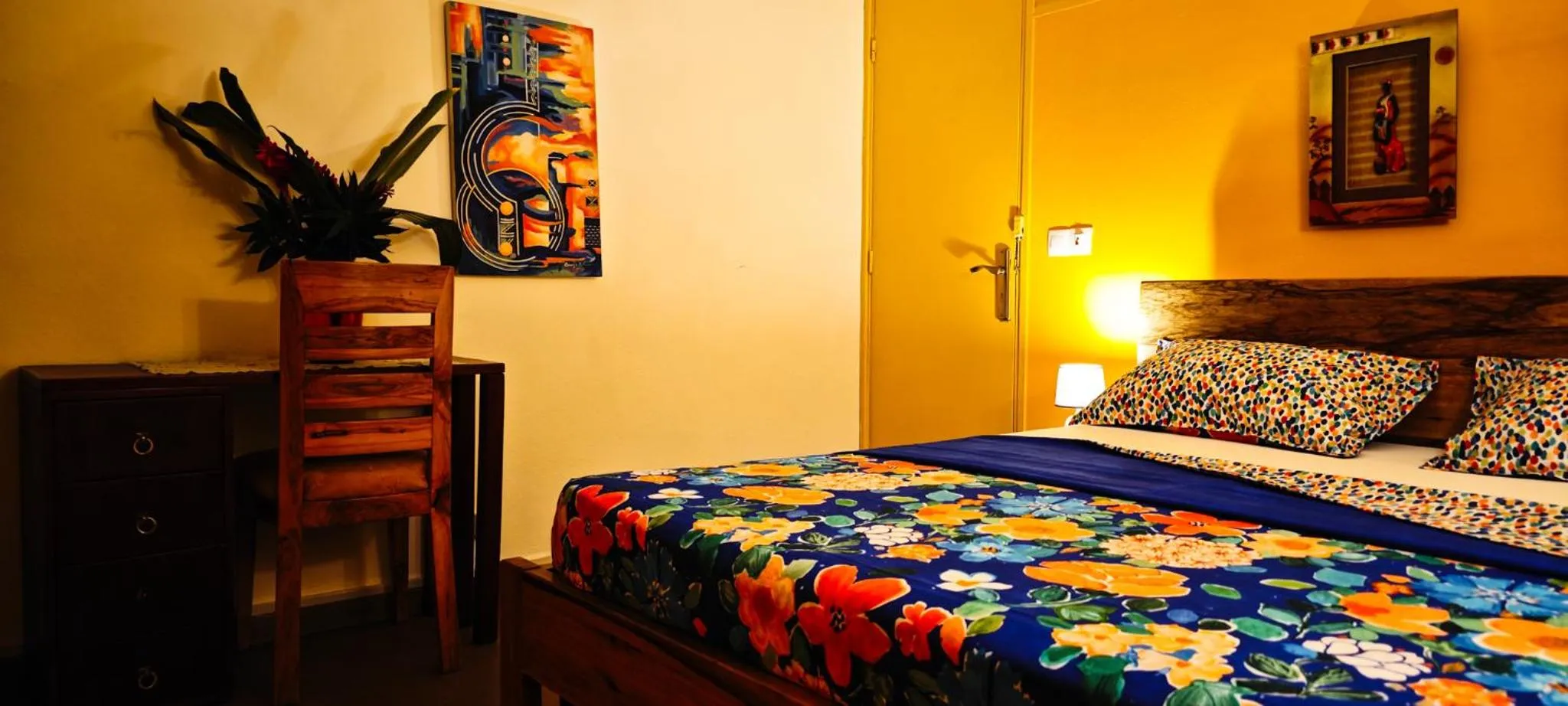 Bed in Villa Oasis Abidjan