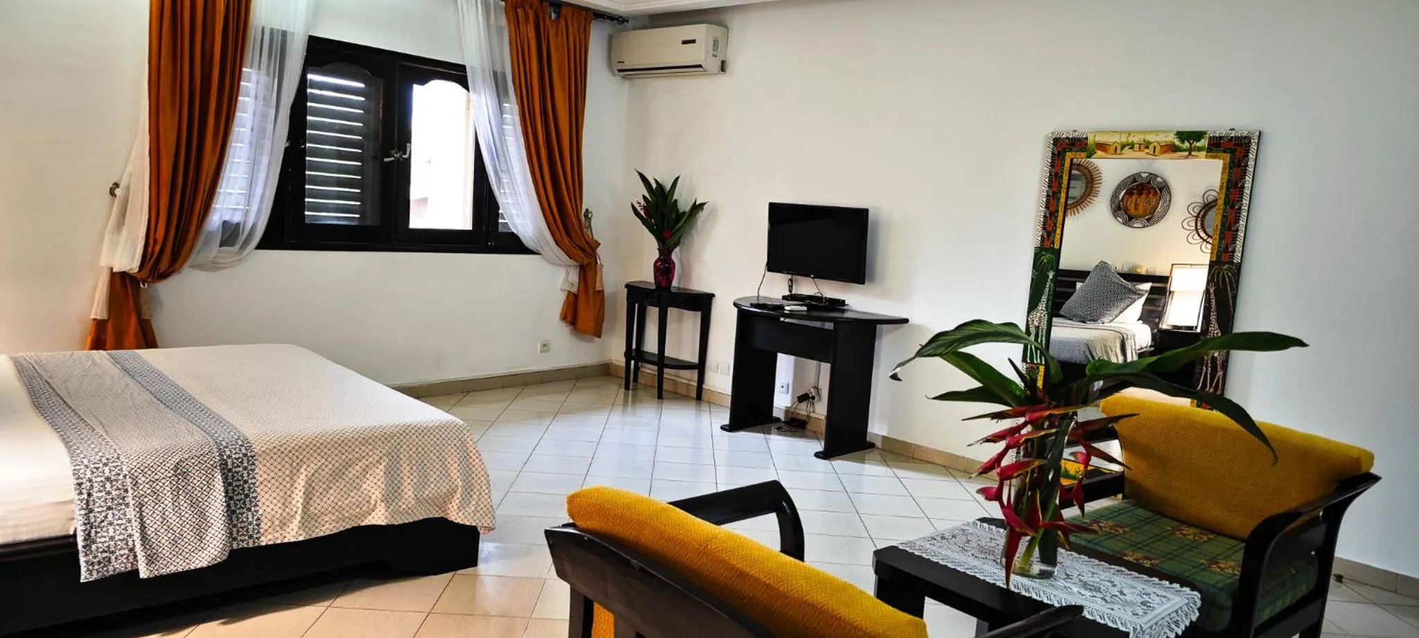 Bed in Villa Oasis Abidjan