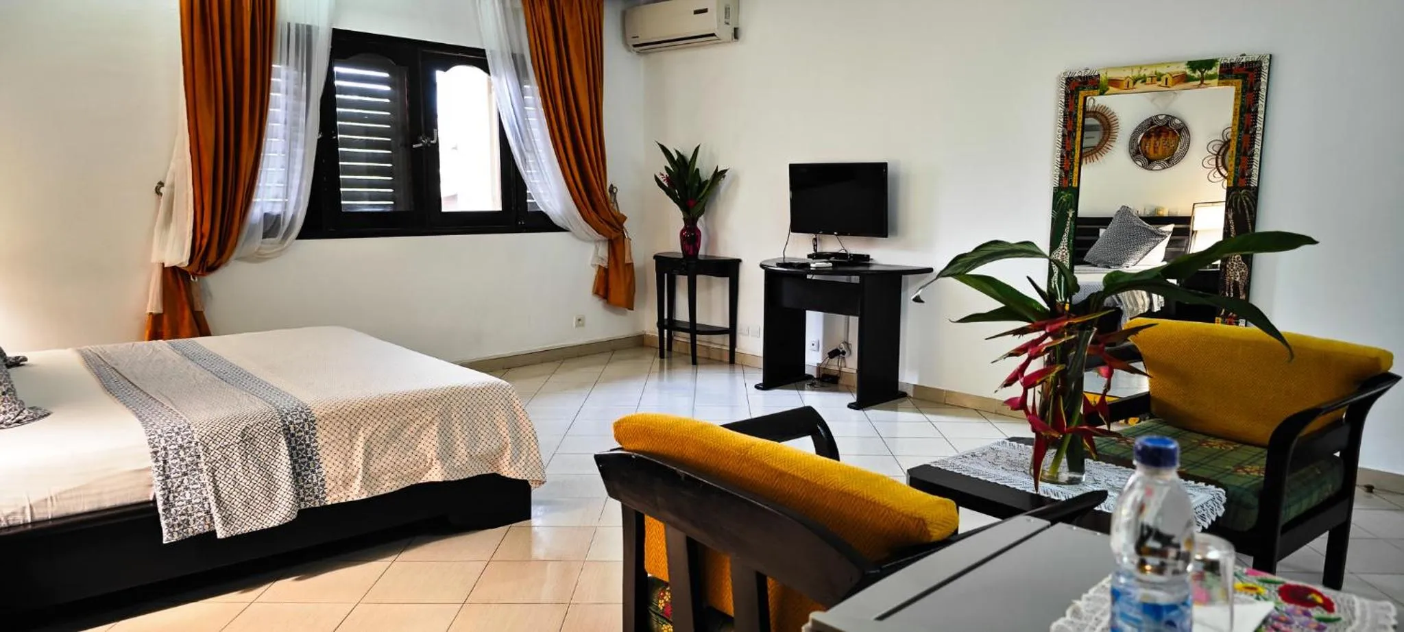 Bed in Villa Oasis Abidjan
