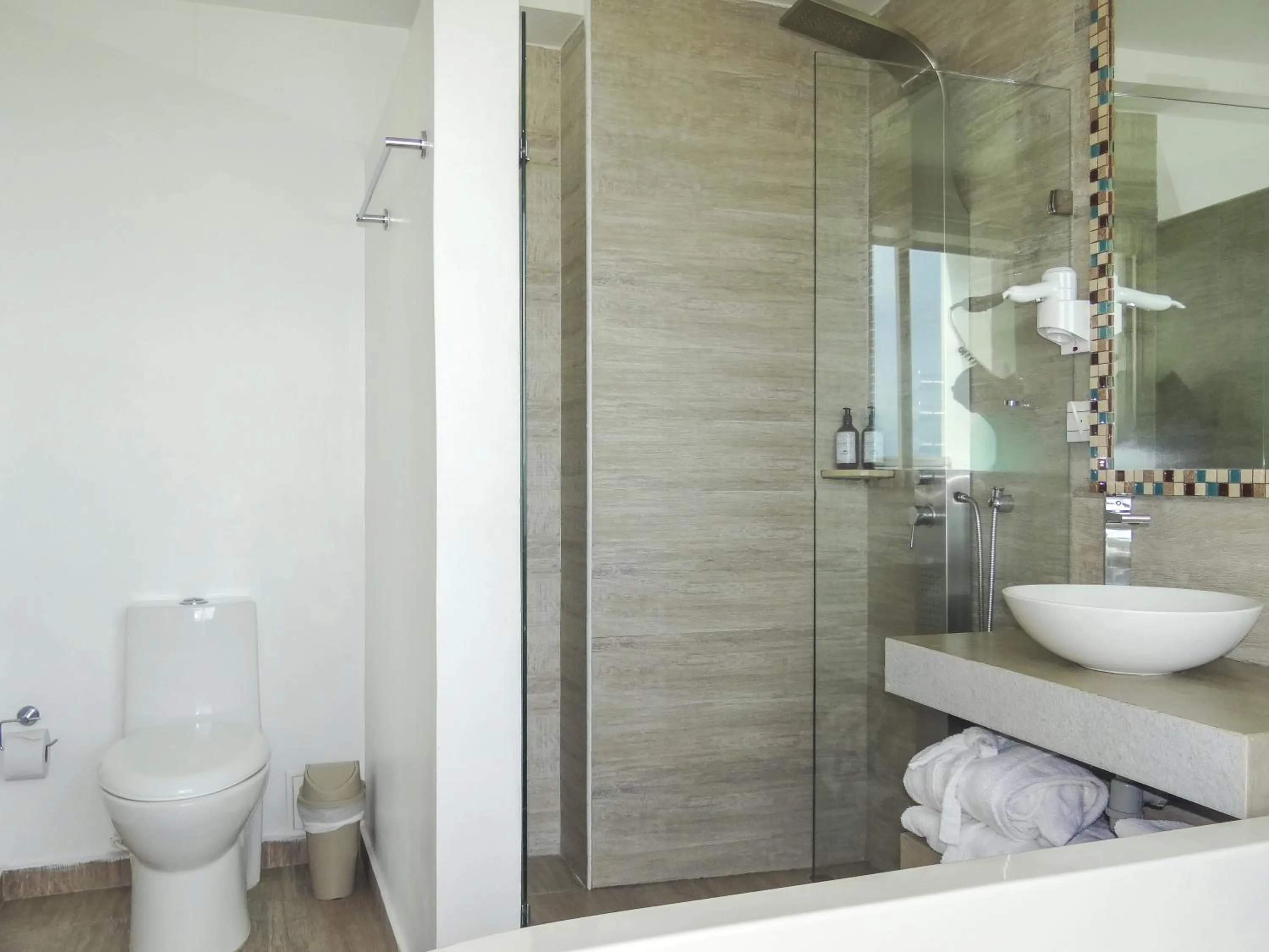 Shower in Hotel Summer Frente Al Mar