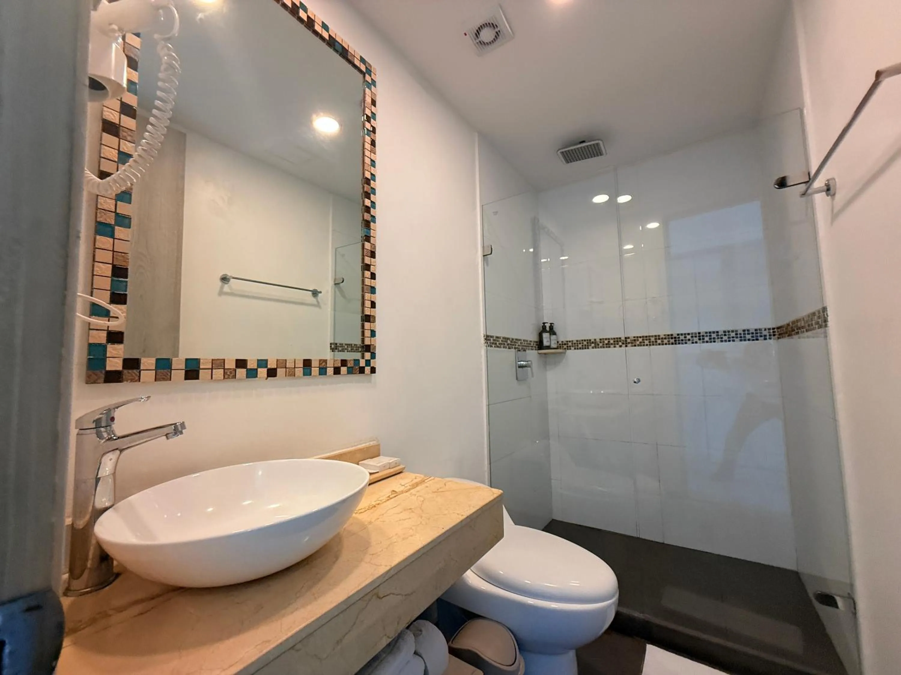 Shower in Hotel Summer Frente Al Mar