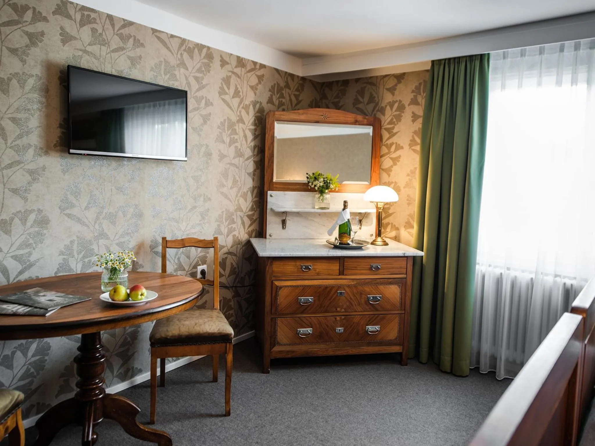 Photo of the whole room in Hofgut Farny