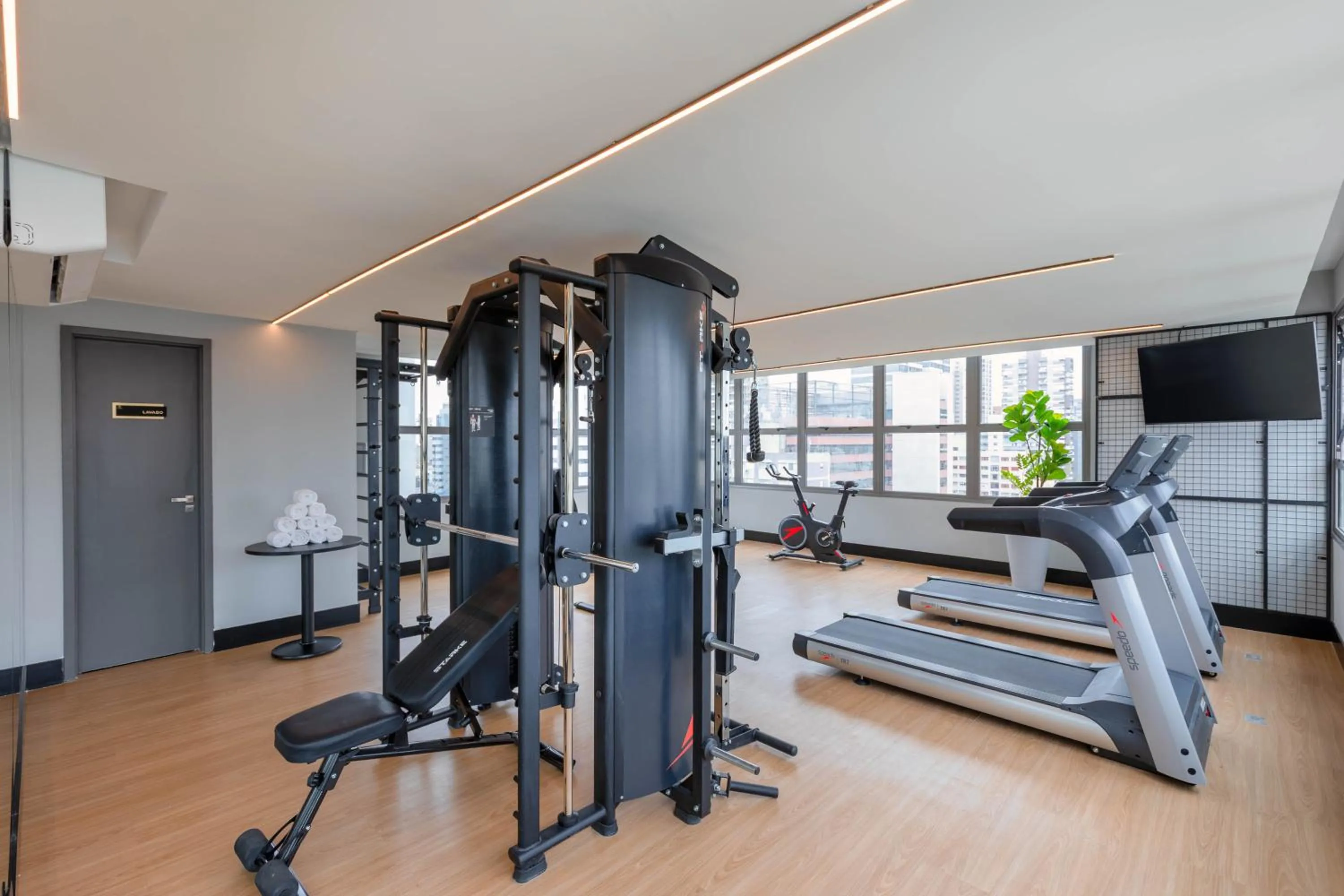 Fitness centre/facilities in Cozzy Premium Paulista Hotel