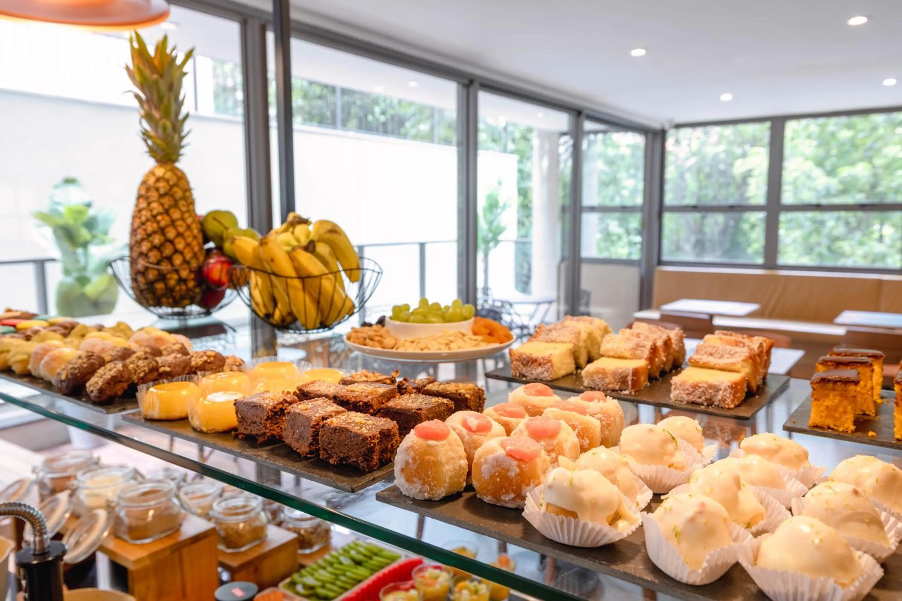 Breakfast in Cozzy Premium Paulista Hotel