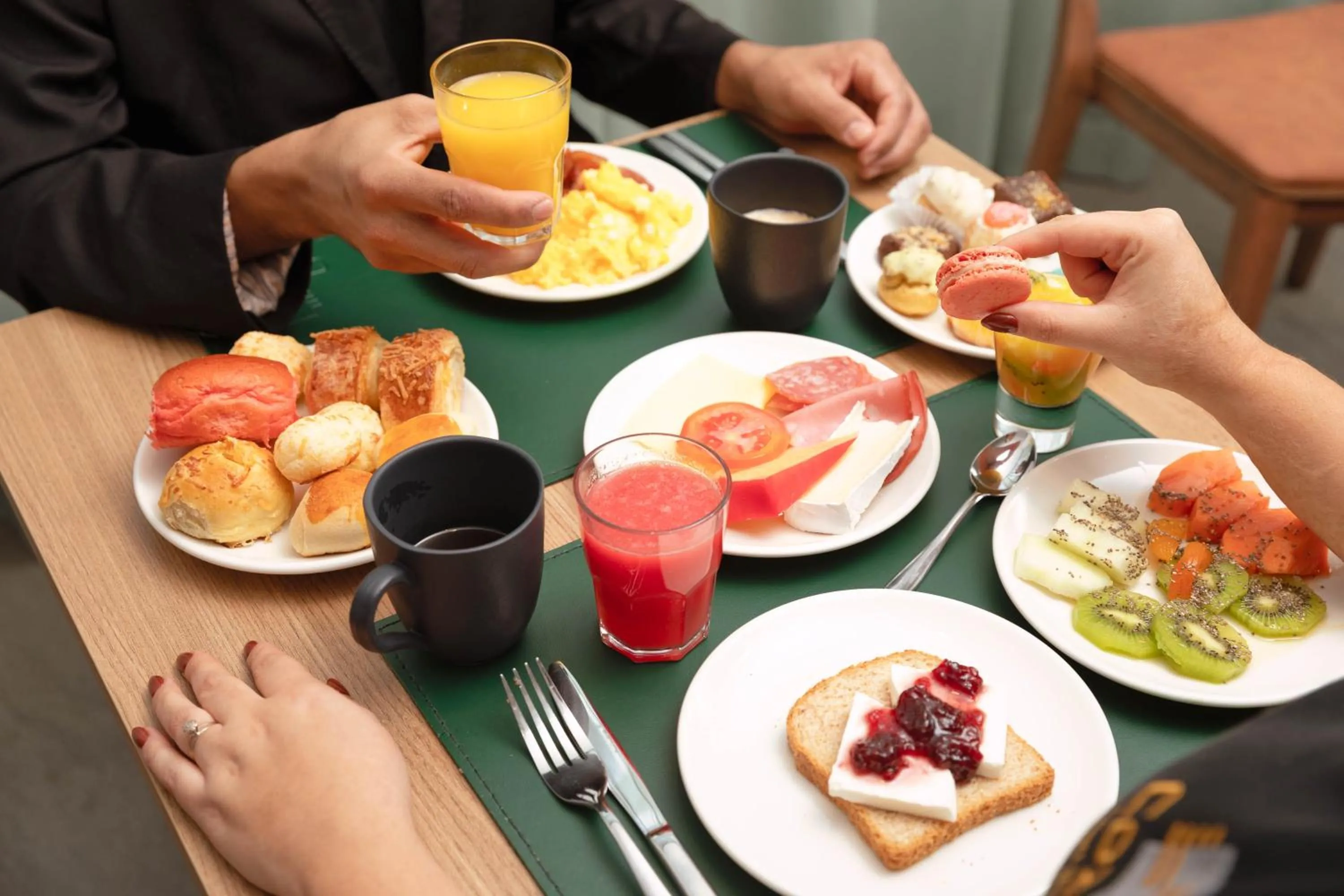 Meals in Cozzy Premium Paulista Hotel